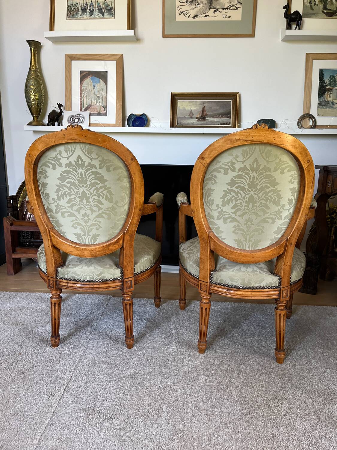 Paire de fauteuils cabriolets style Louis XVI