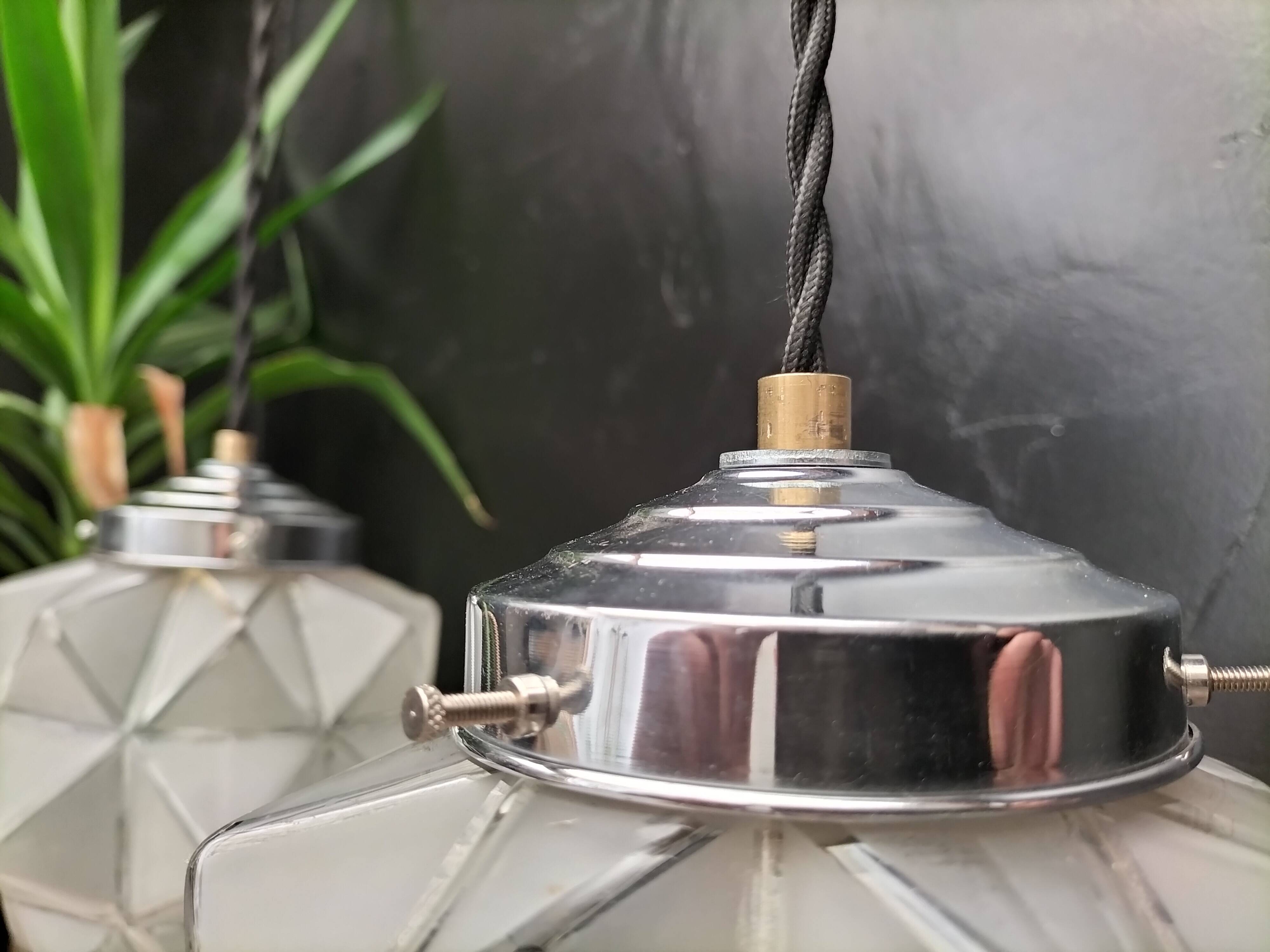 Paire de suspensions art déco en verre