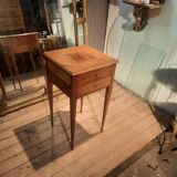 Nightstand with veneer and 4 drawers.