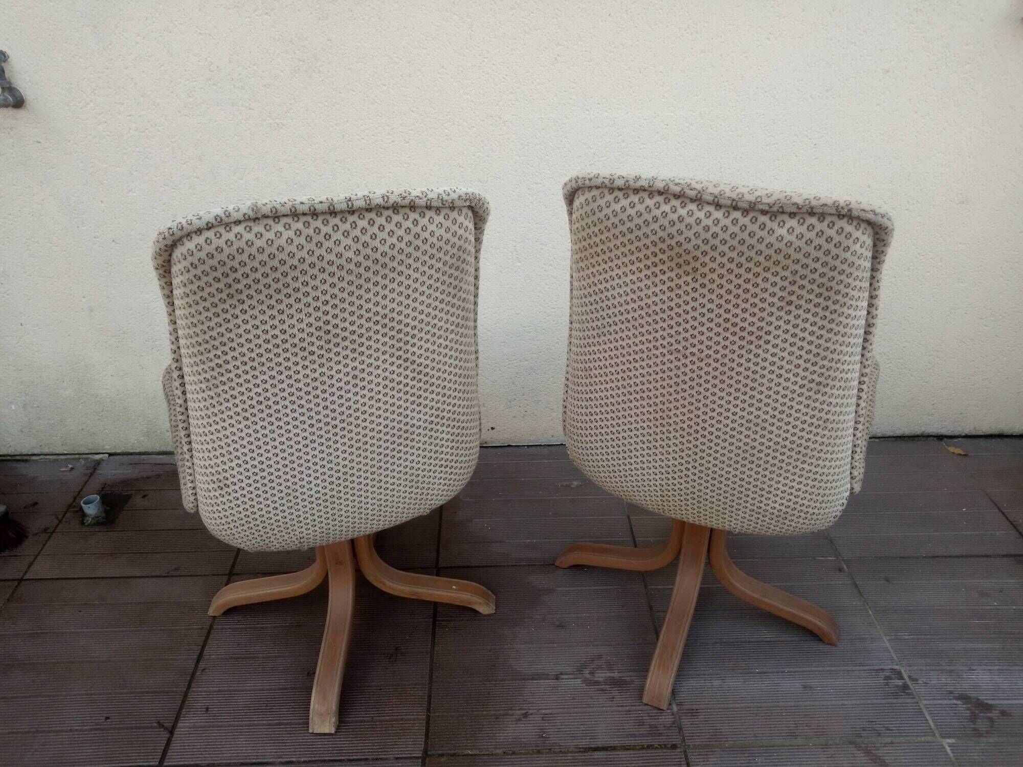 Paire de chaises pivotantes des années 70/80