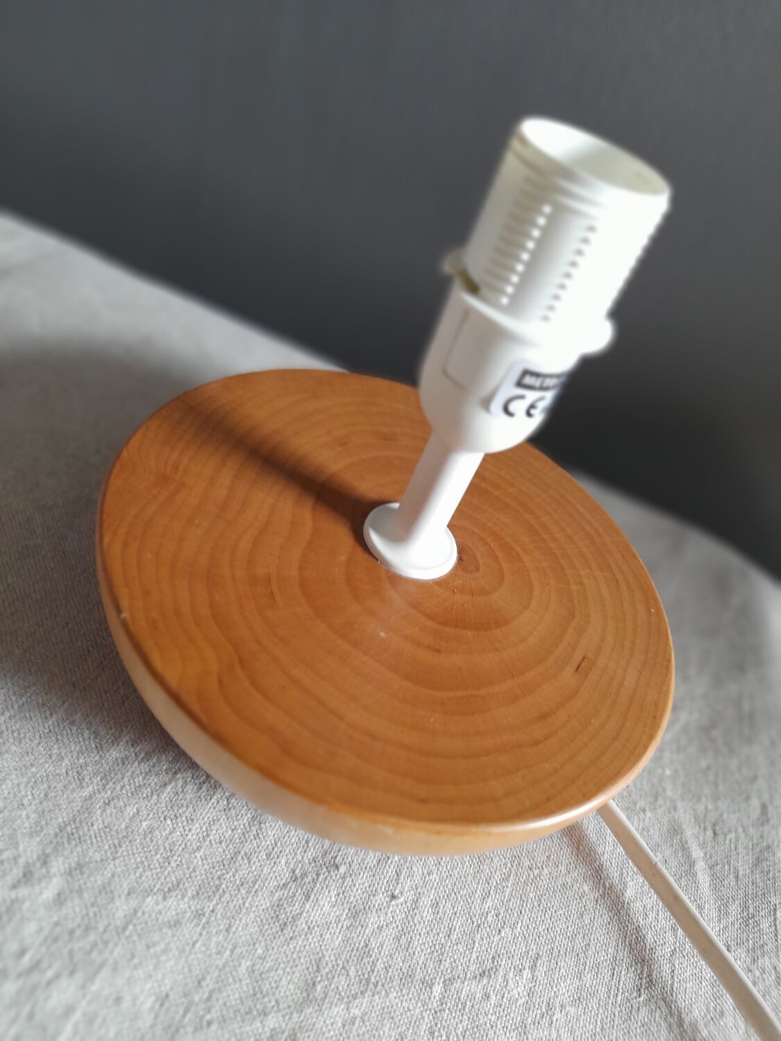 Table lamp blond wood and ecru fabric