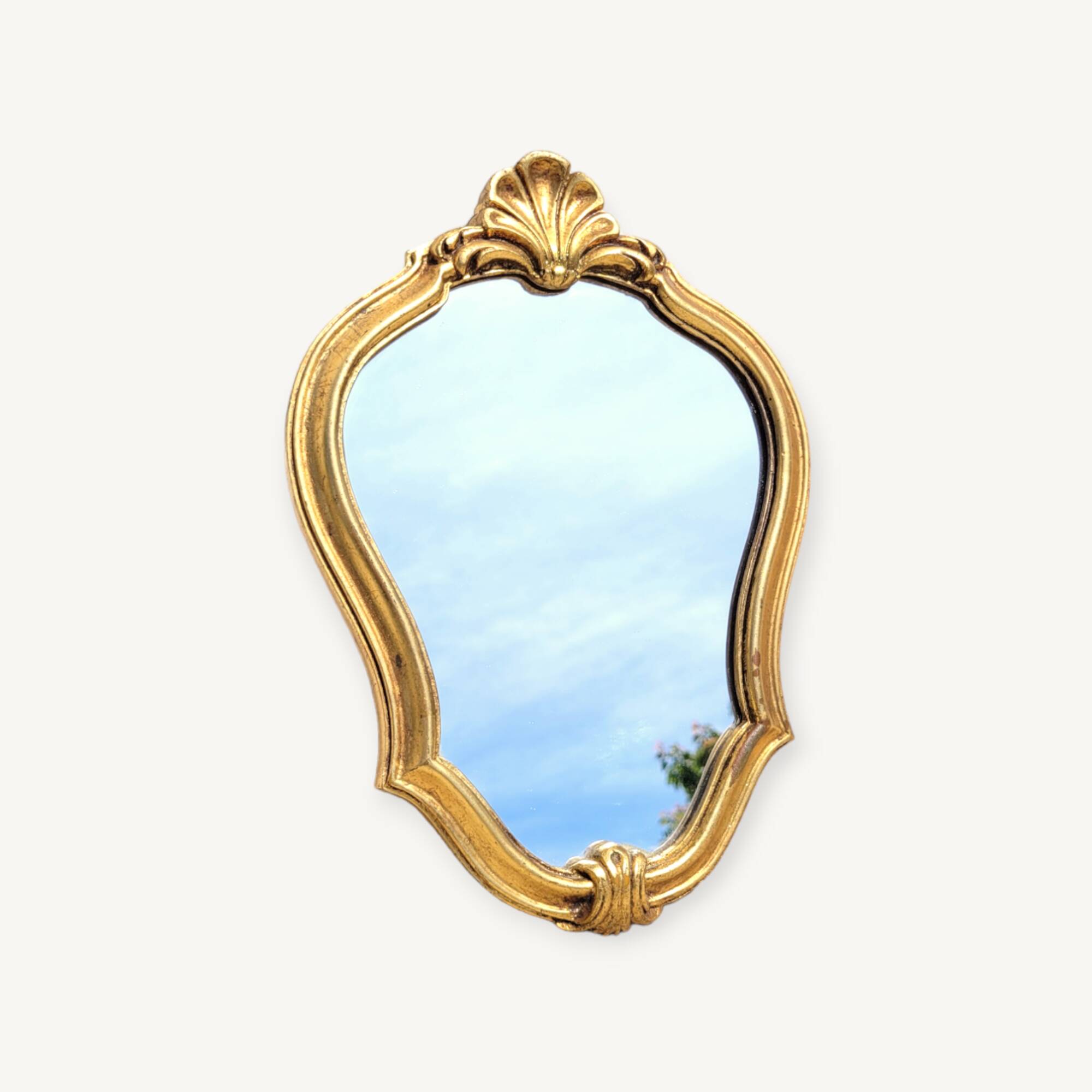 Small golden mirror 22x32cm shell pediment