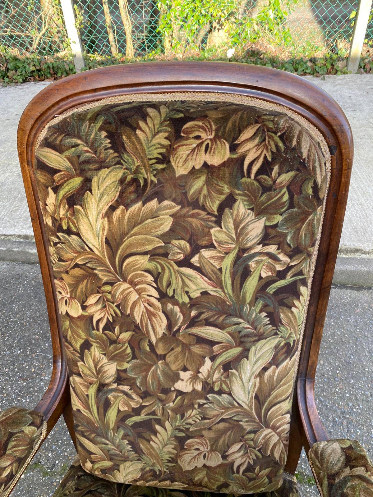 Louis XV Voltaire armchair in solid wood and floral velvet fabric from the years.