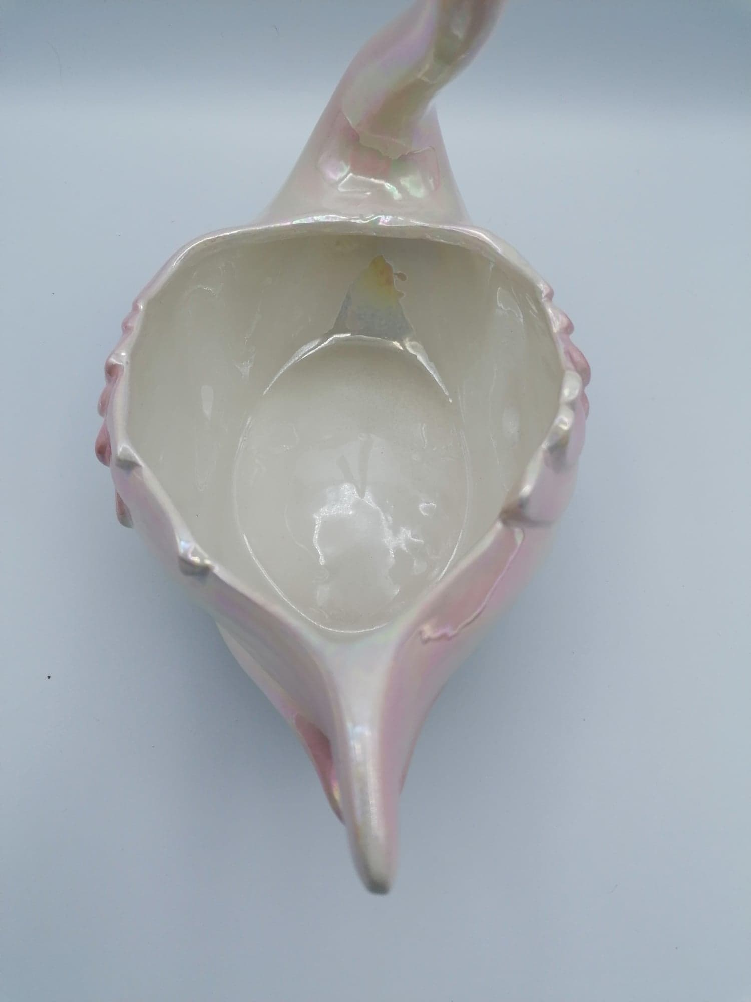 Porcelain swan pot cache