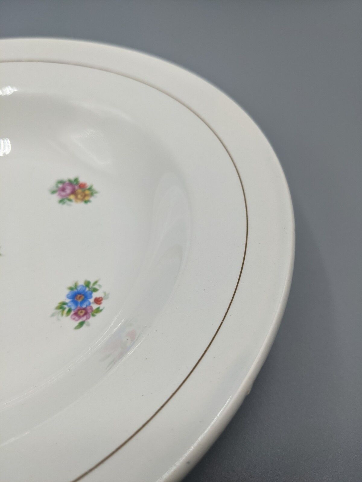 12 hollow porcelain plates, floral decoration and golden ledé - ∅: 23cm