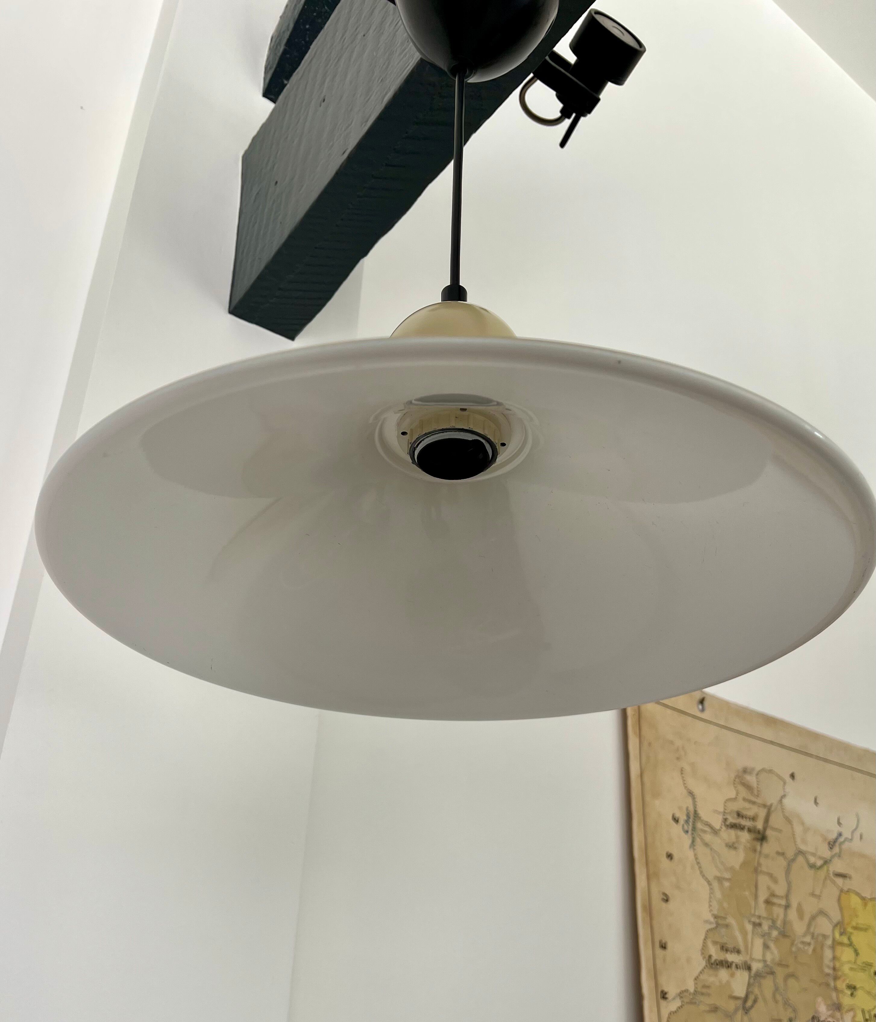 Suspension métal laqué beige clair / blanc