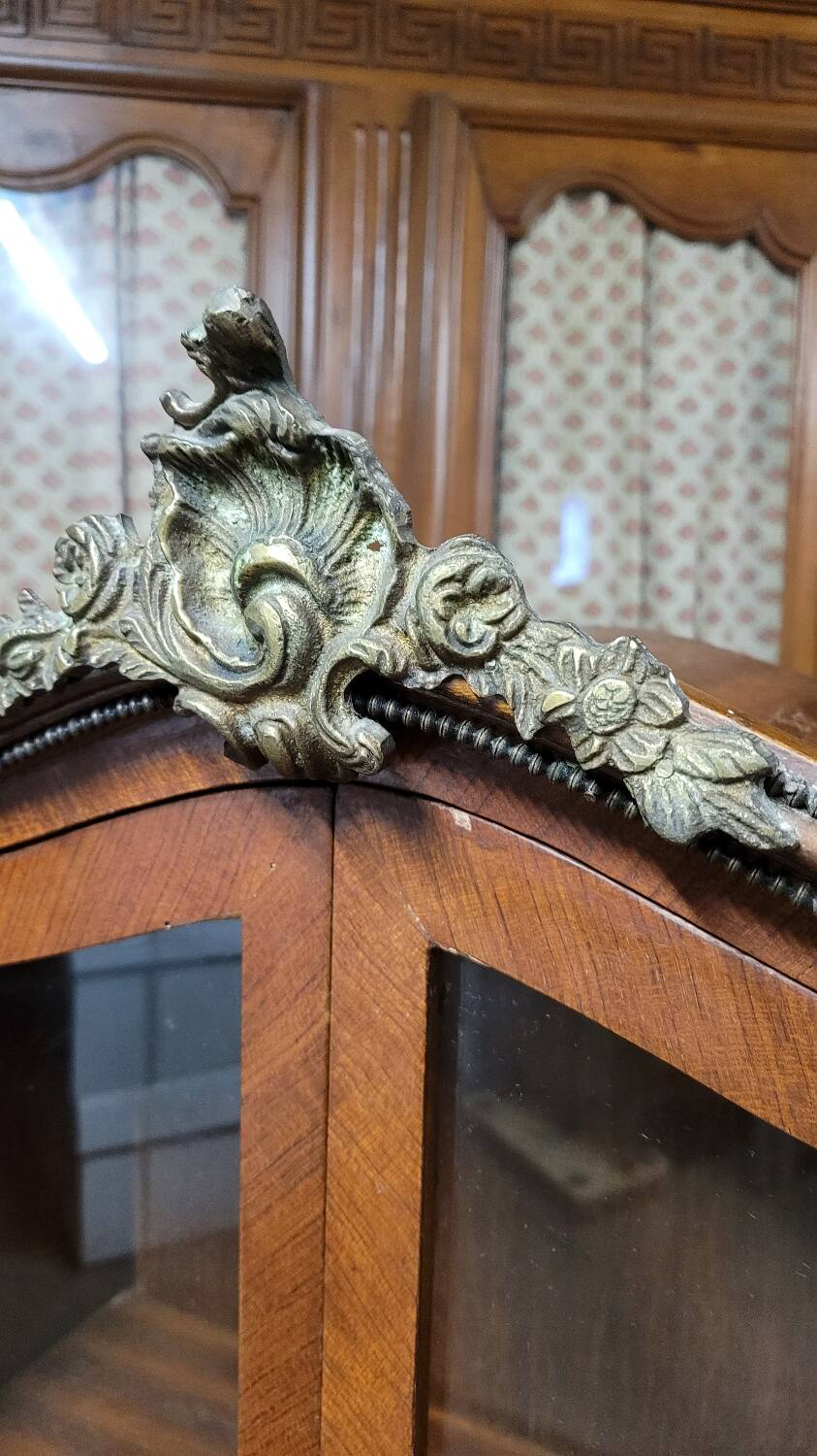 Louis XV bonheur du jour in rosewood marquetry decorated with bronze.