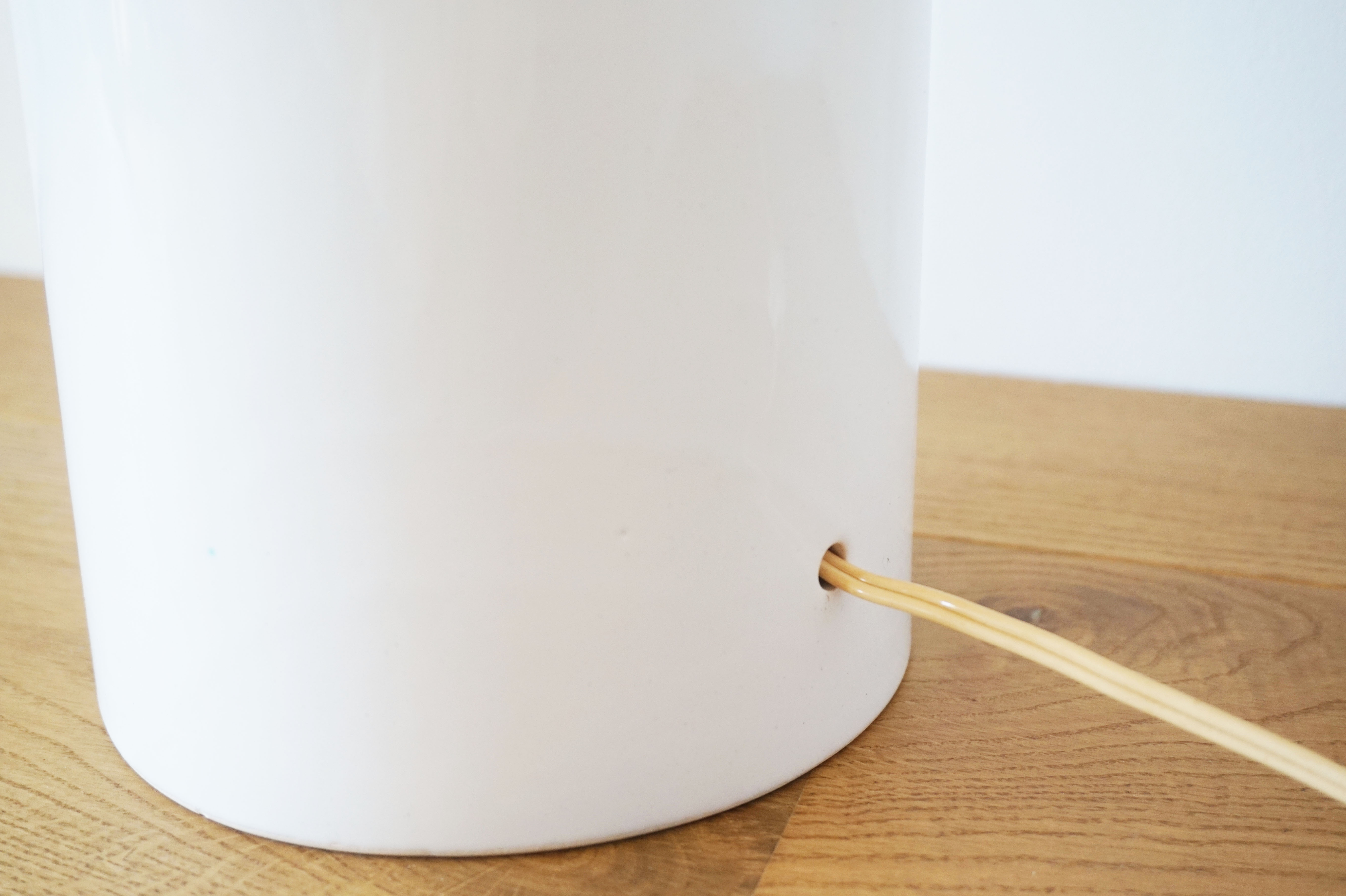 White ceramic lamp stand