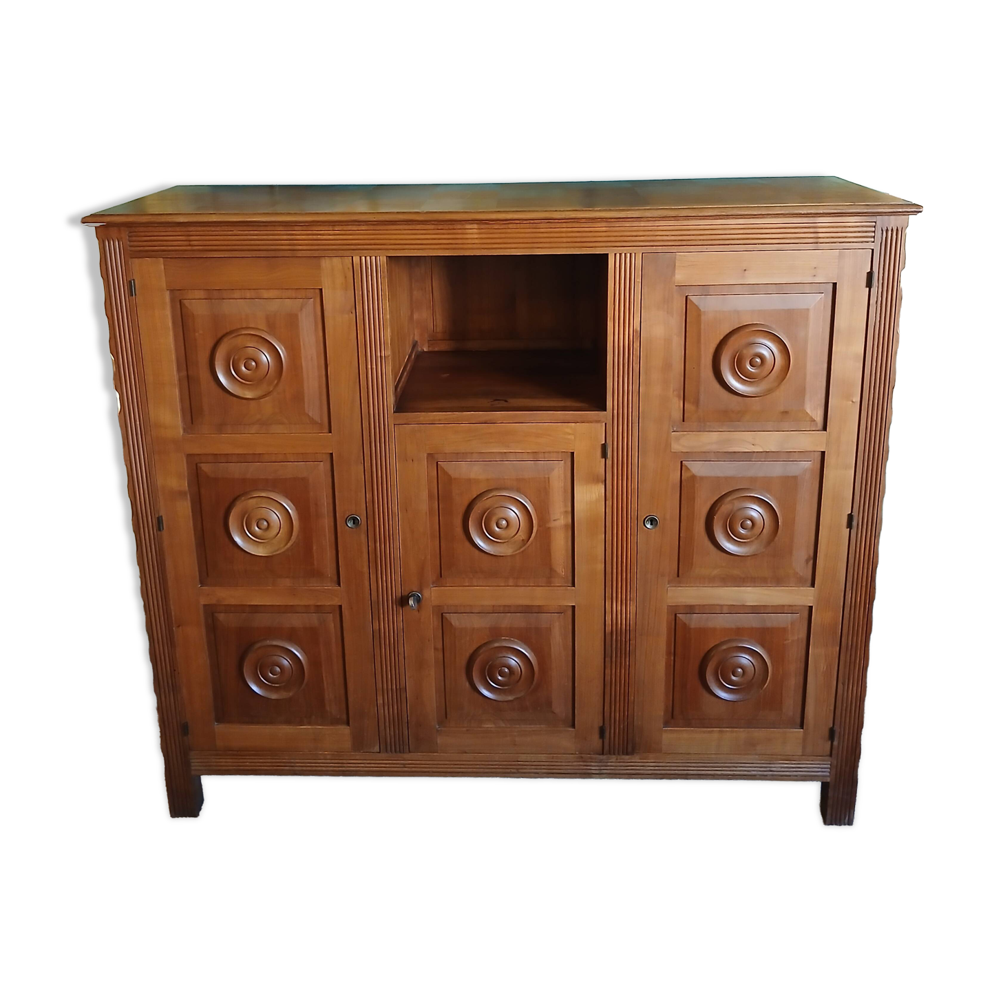 Buffet de style brutaliste