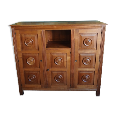 Buffet de style brutaliste