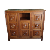 Buffet de style brutaliste
