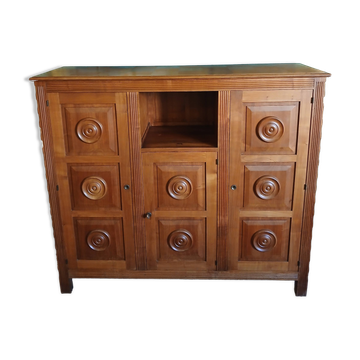 Buffet de style brutaliste
