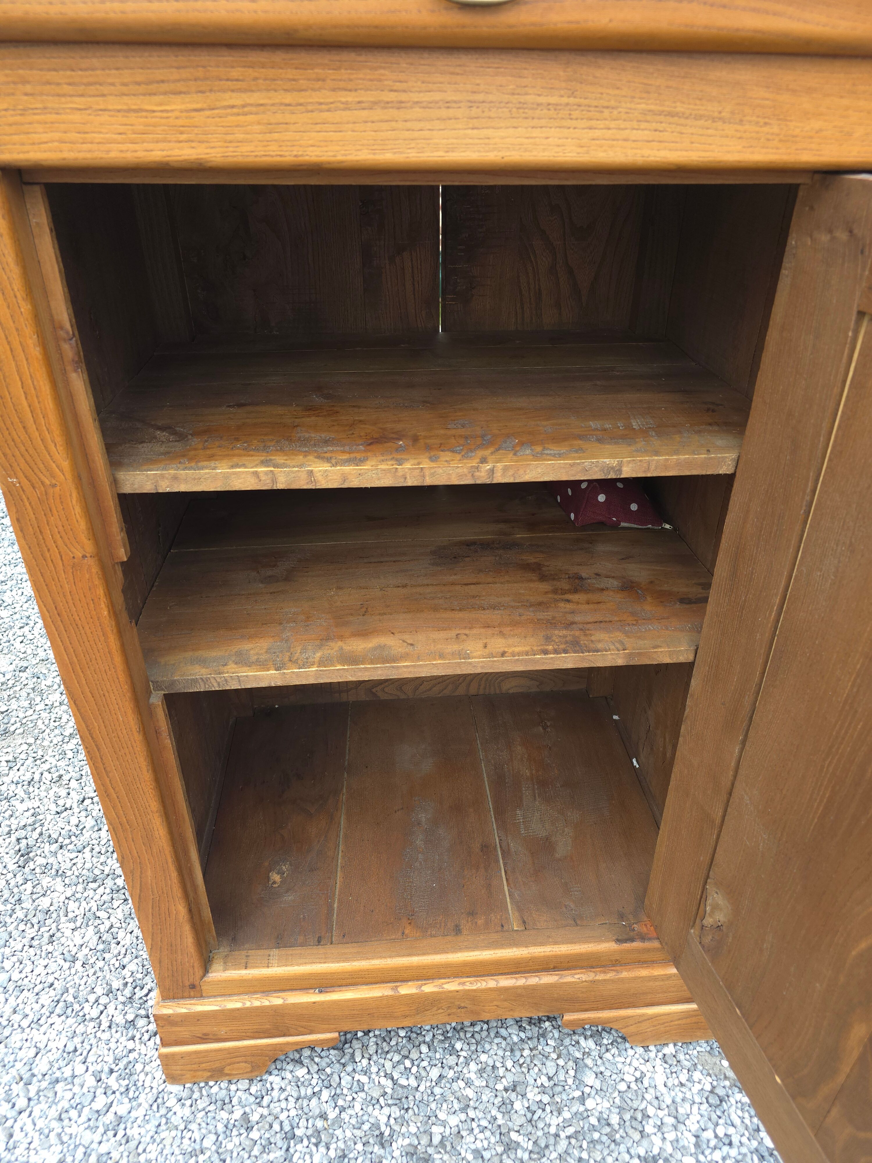 Buffet cabinet in solid elm
