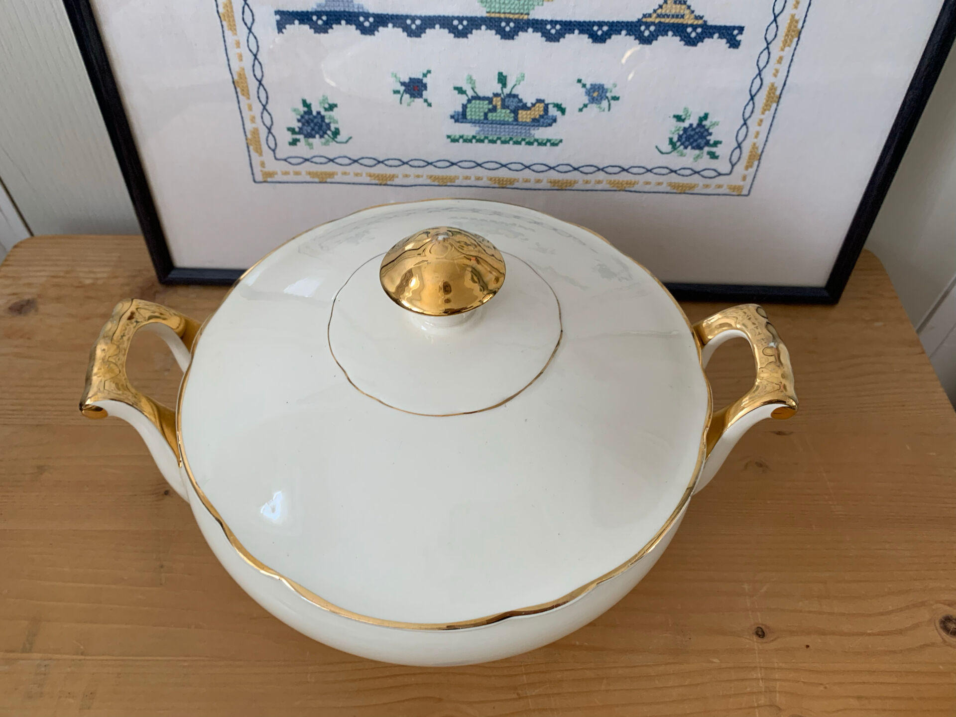 Antique soup tureen Villeroy & Boch