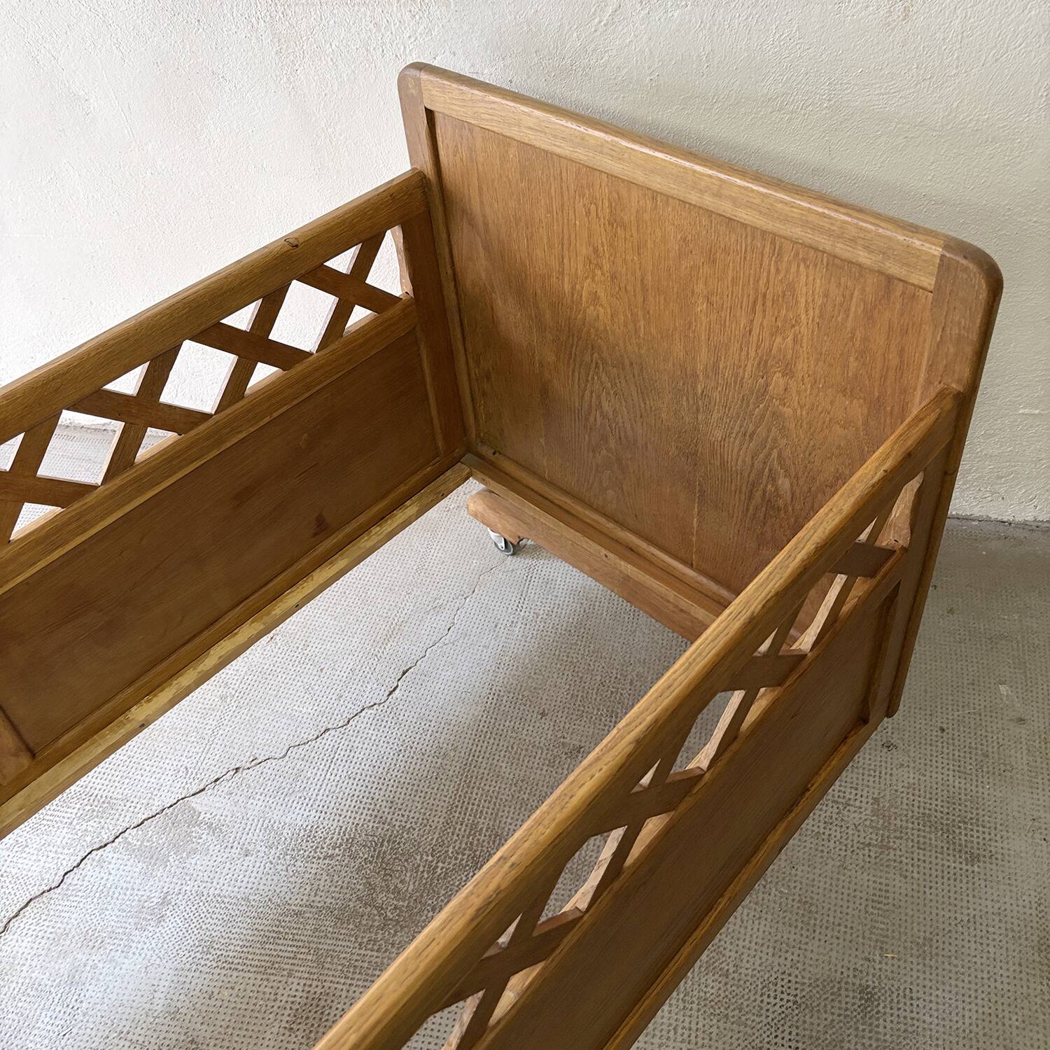 Vintage children's bed from the 50s/60s.