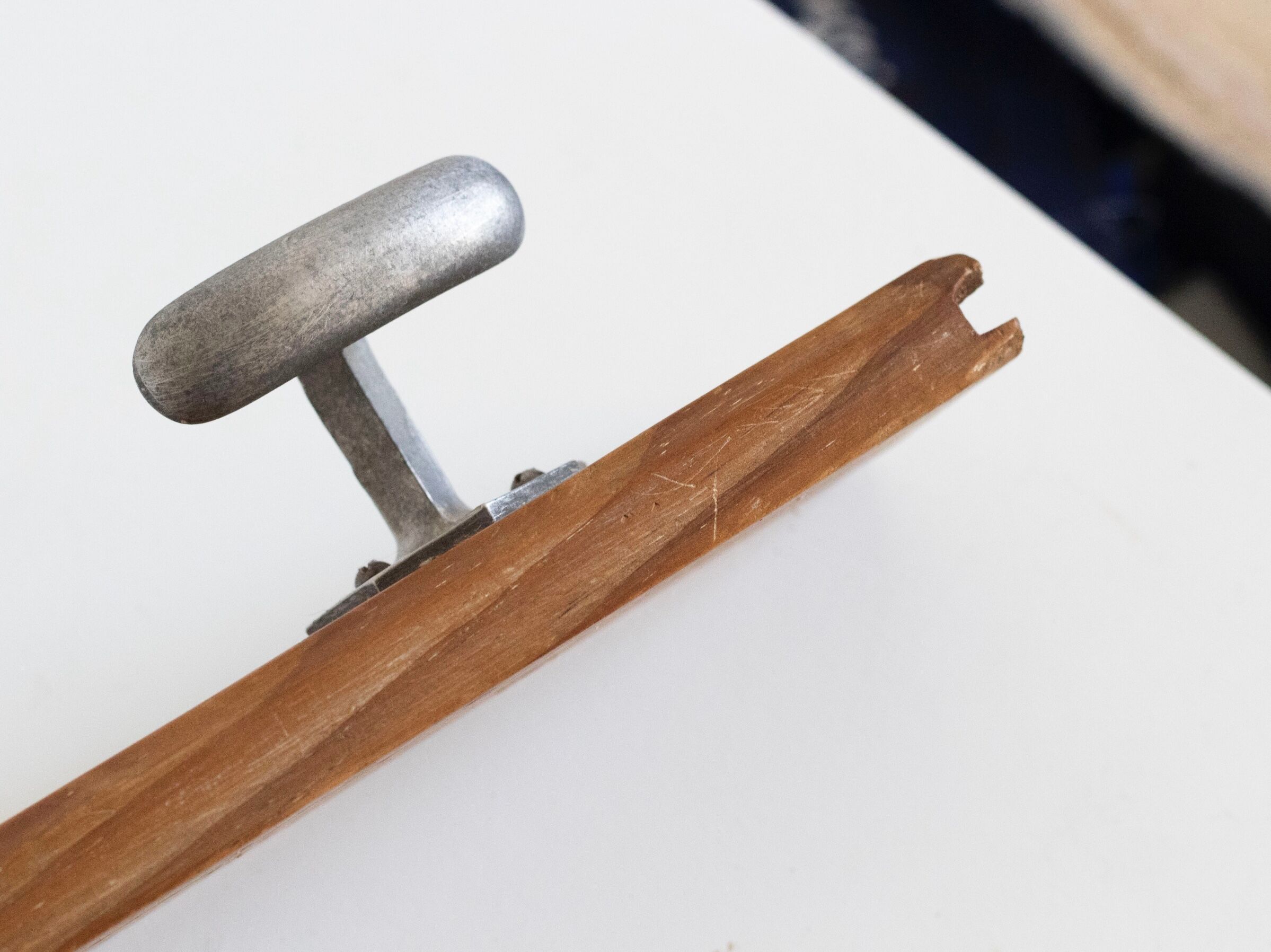 Wall coat rack in wood and metal