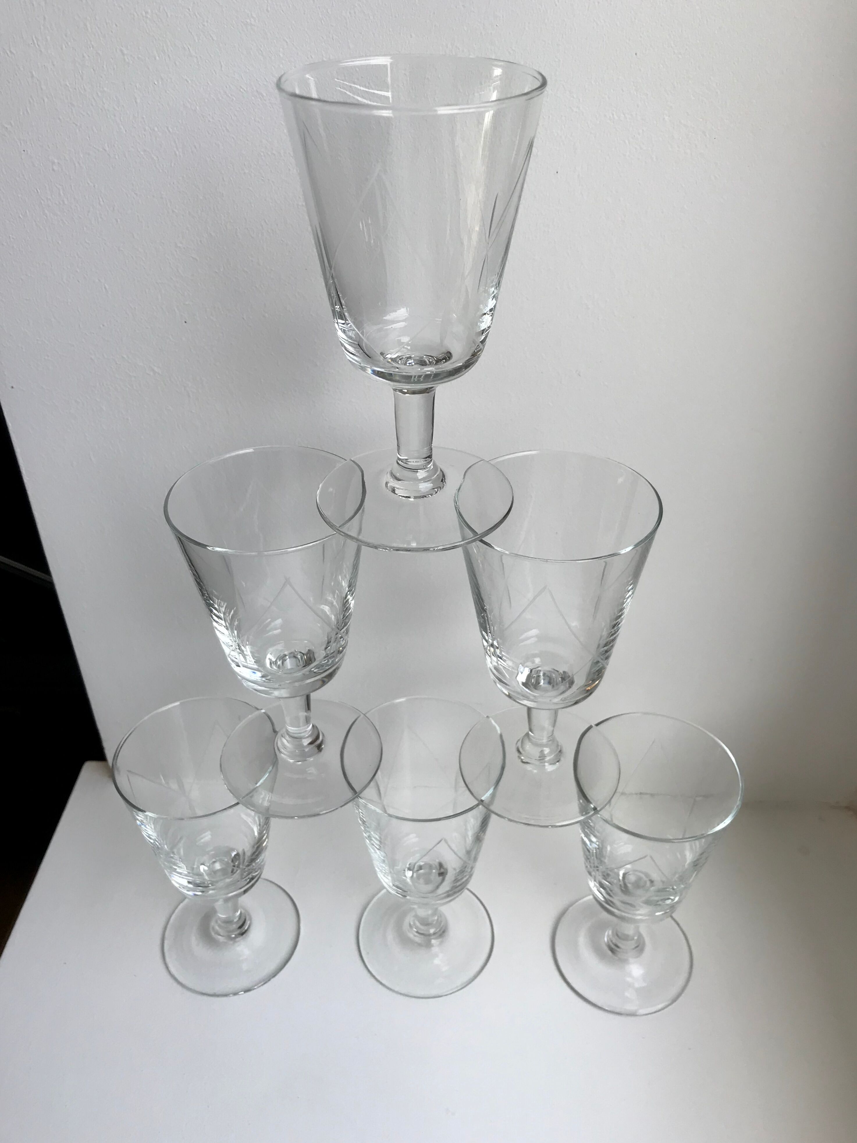 Set of 6 crystal wine glasses engraved 60s