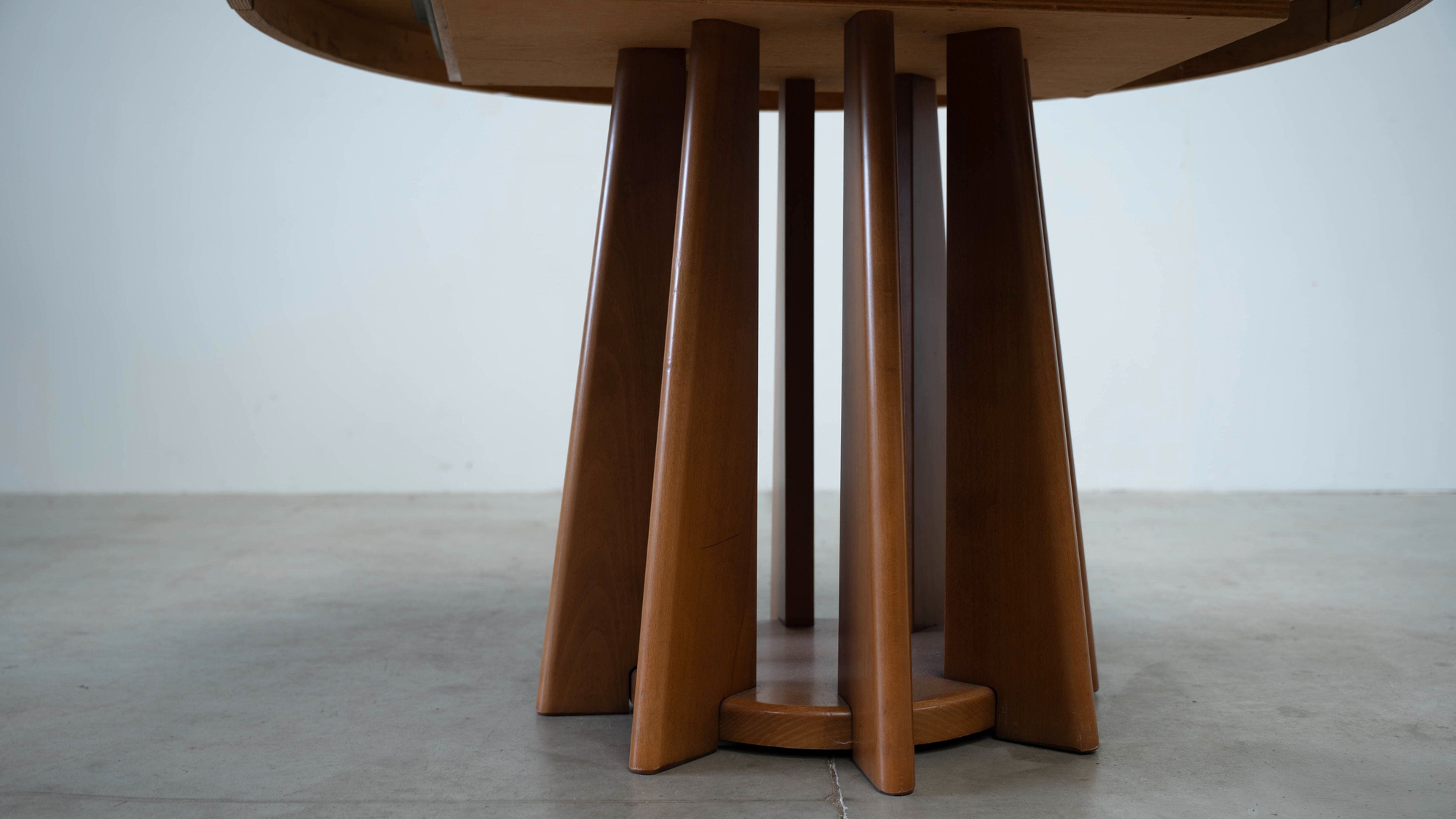 Table à manger sculpturale italienne