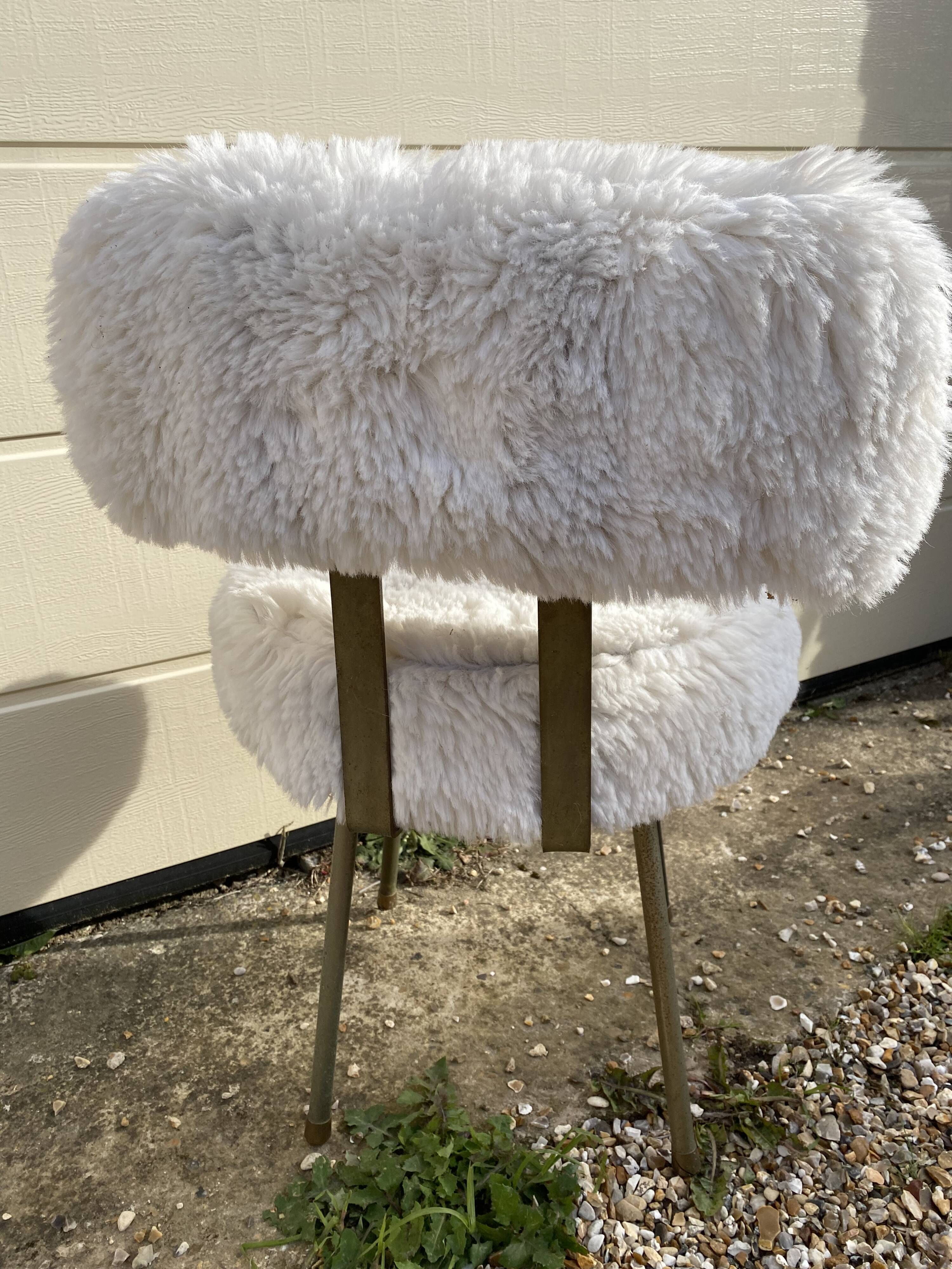 Vintage moumoute chair