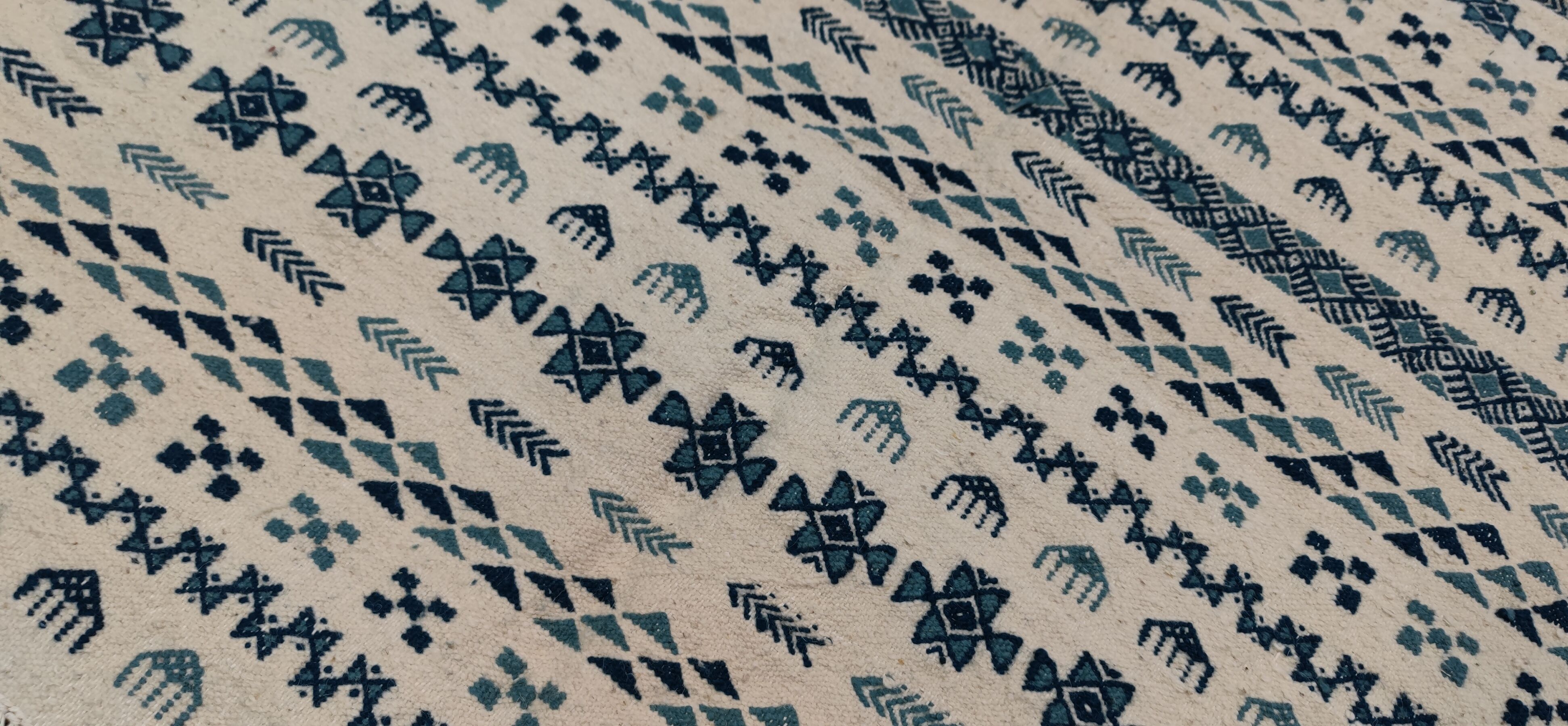 Carpet in natural wool 130x220cm