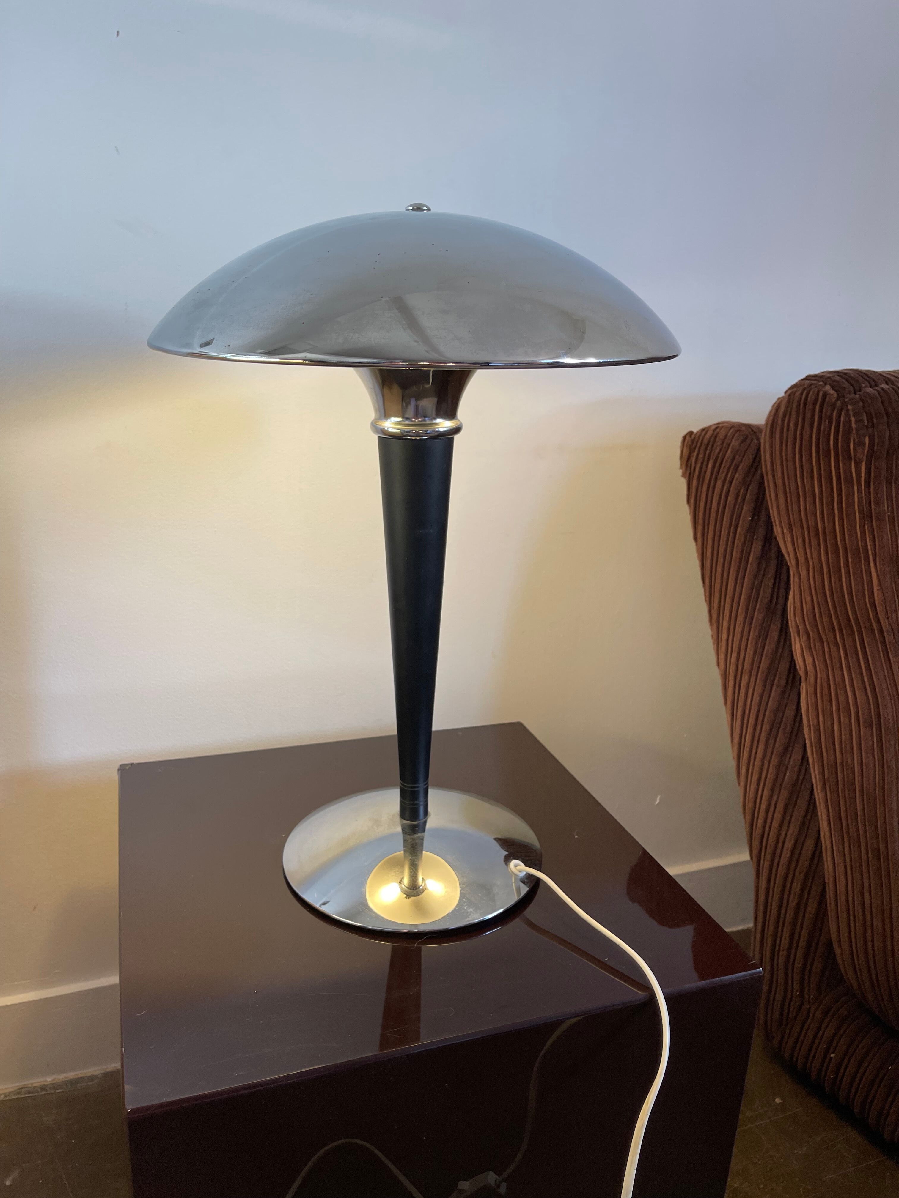 Vintage liner lamp
