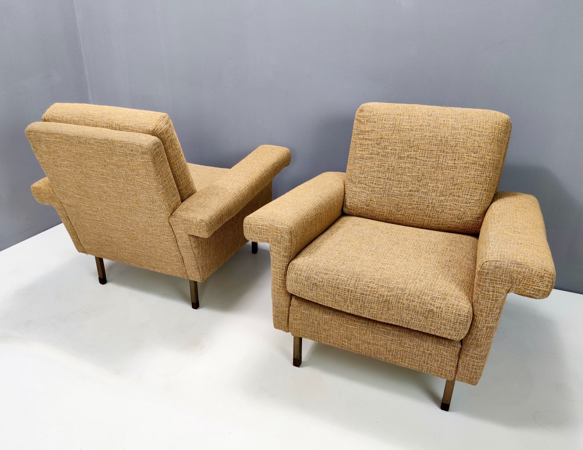 Paire de fauteuils vintage en tissu jaune miel de haute qualité, Italie