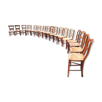 17 chaises paillées anciennes