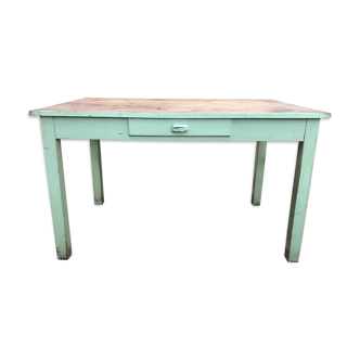 Farm table