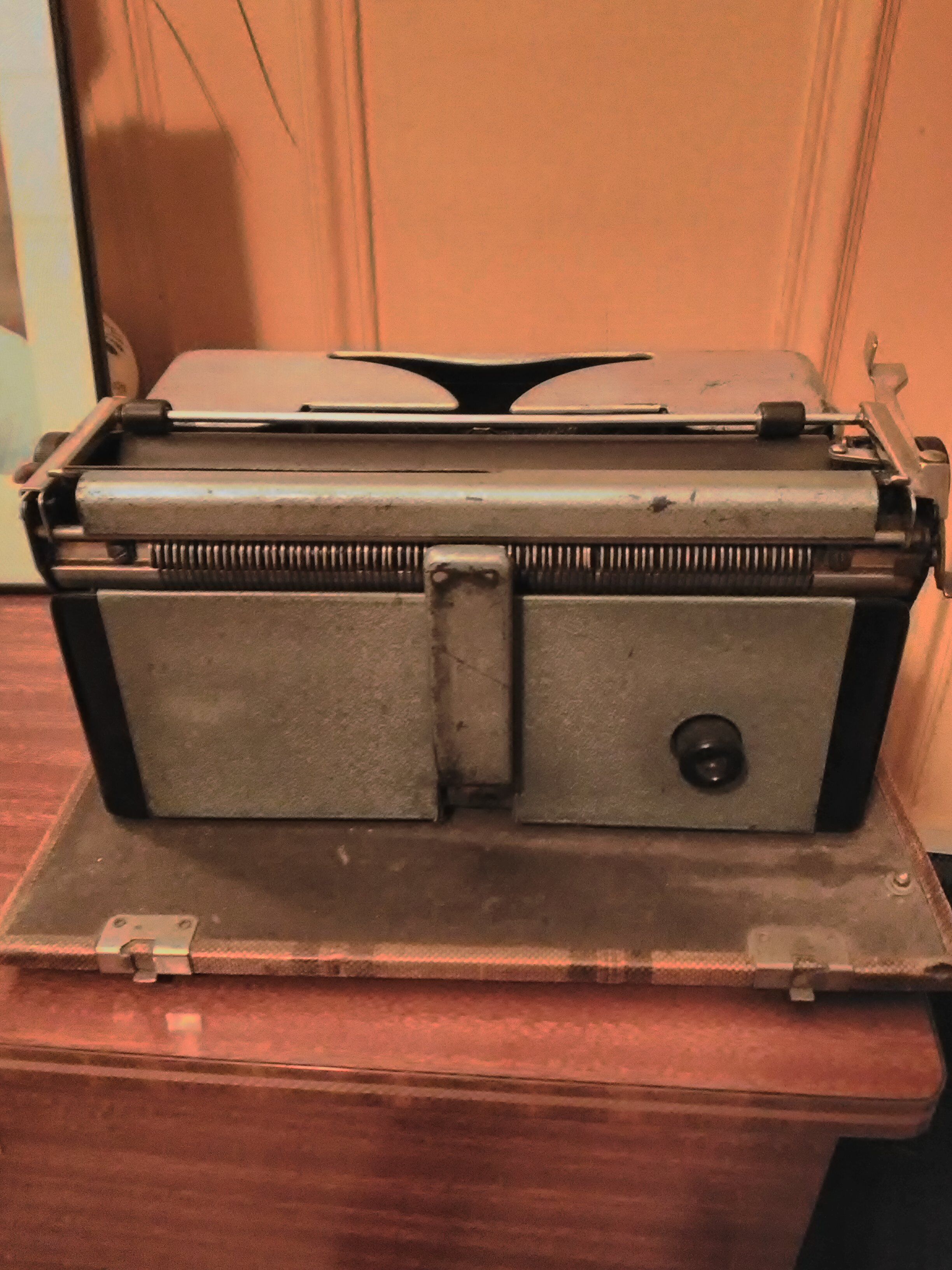 Typewriter Hermes 2000