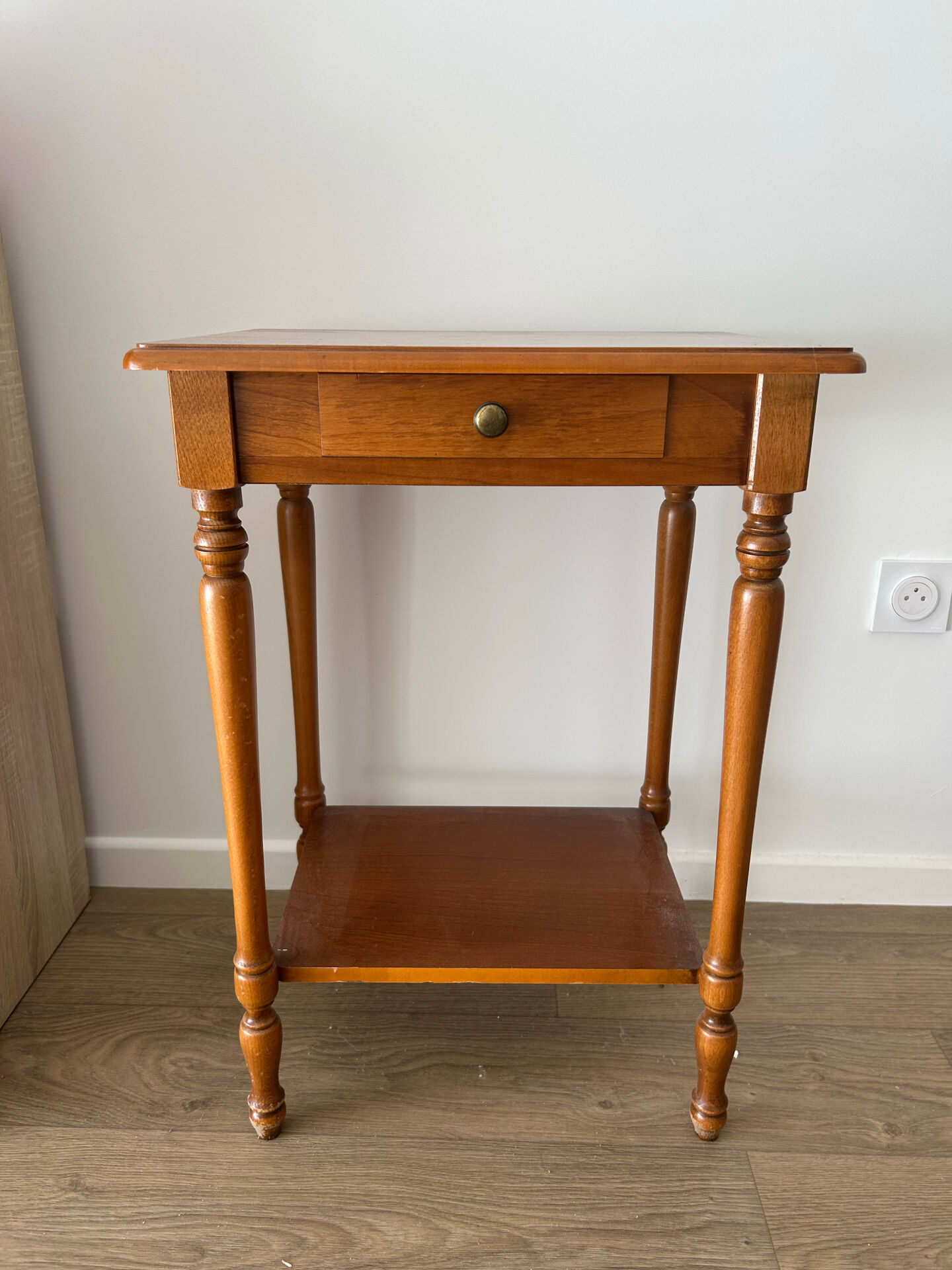 Small accent table in solid wood with a drawer.