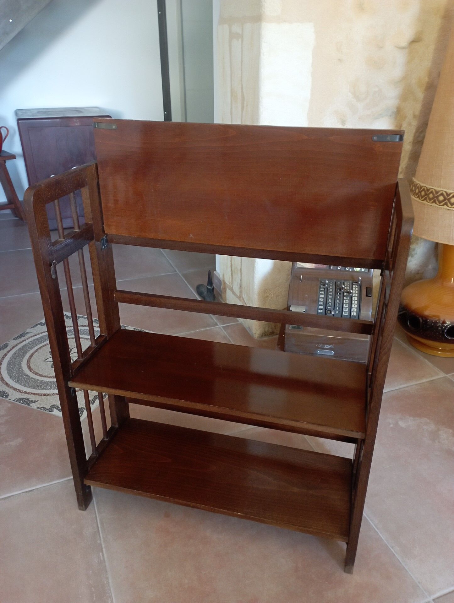 Foldable wooden shelf