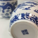 2 Tea Cups in Old Chinese Porcelain, covered cup with blue and white Double Dragon patterns
