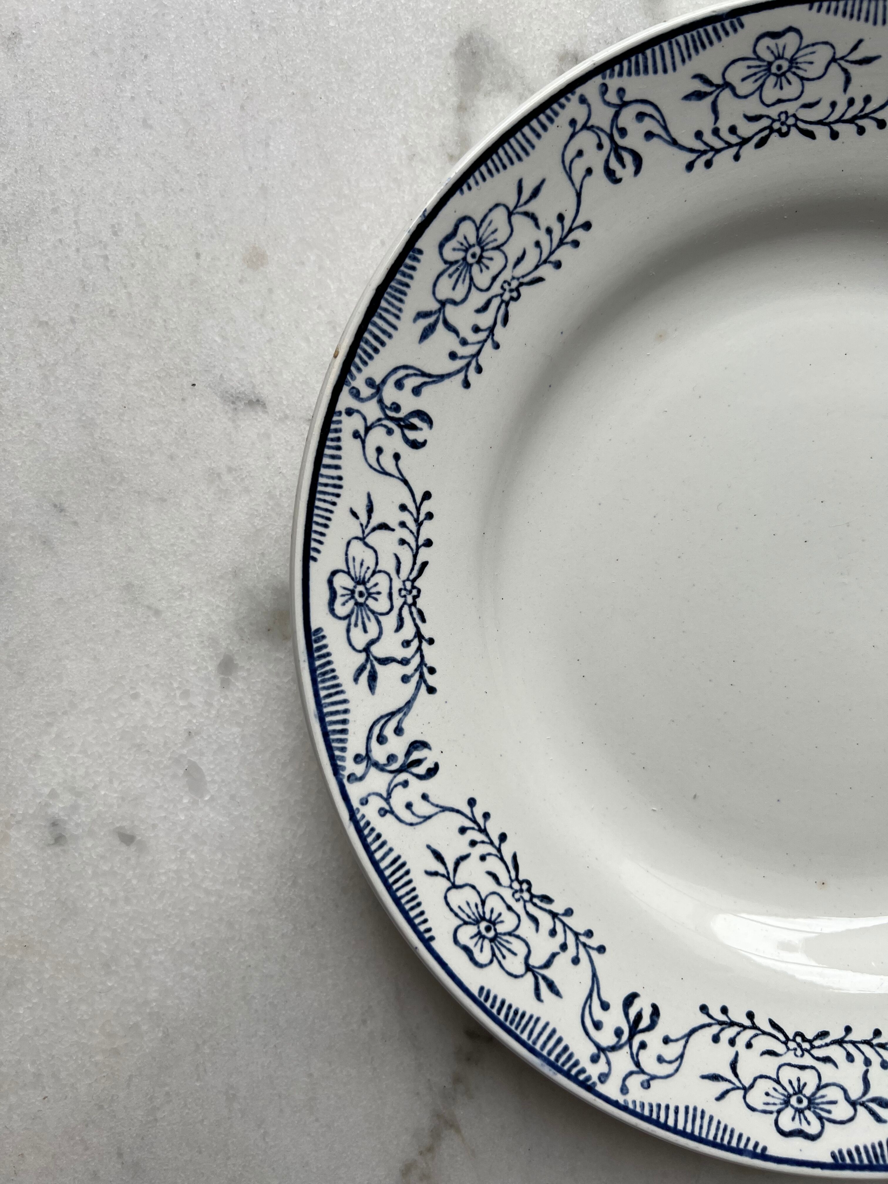 Lot de 23 assiettes - St Amand