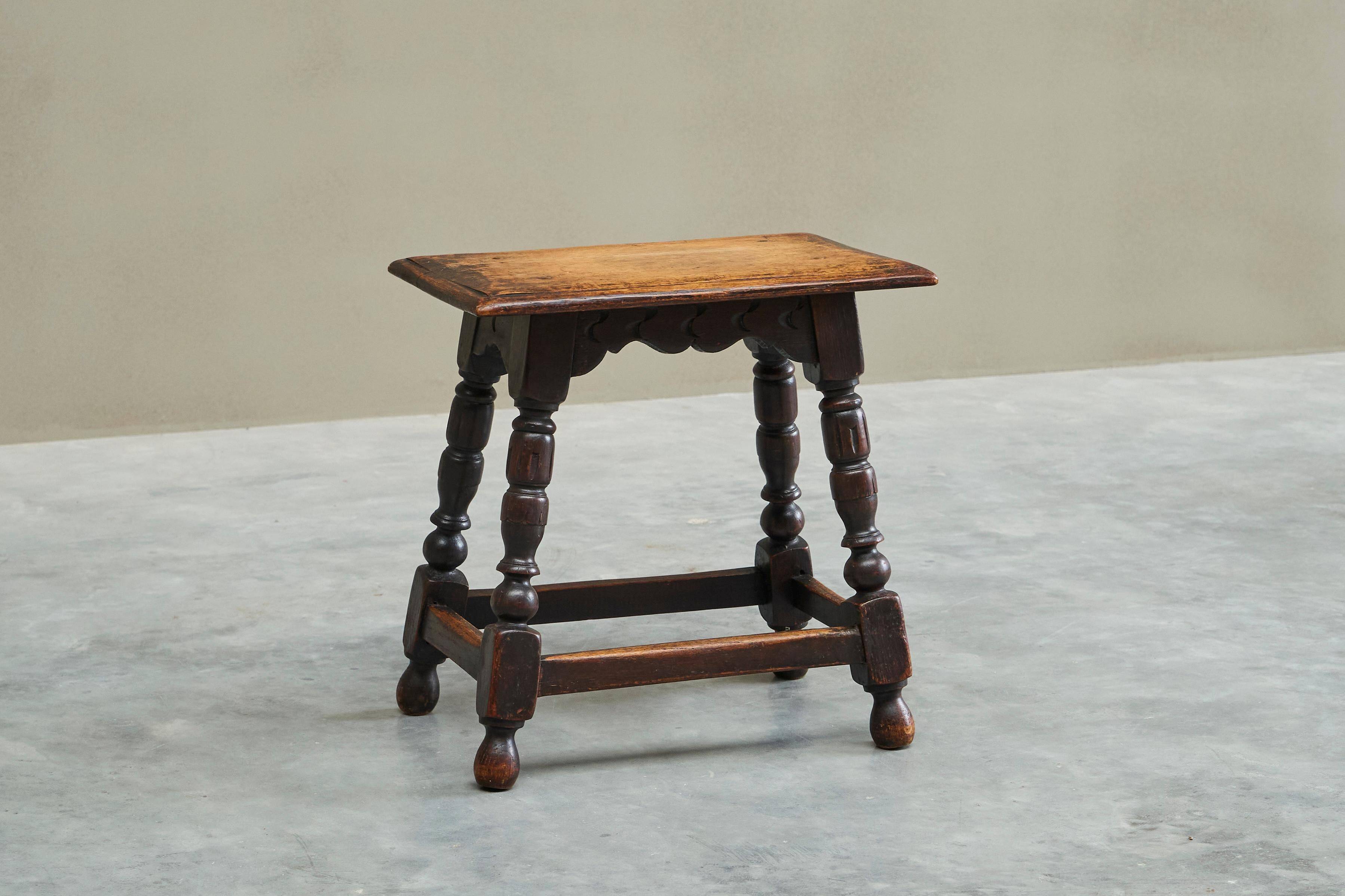 Rustic stool or side table in turned and carved solid oak, 19th century.
