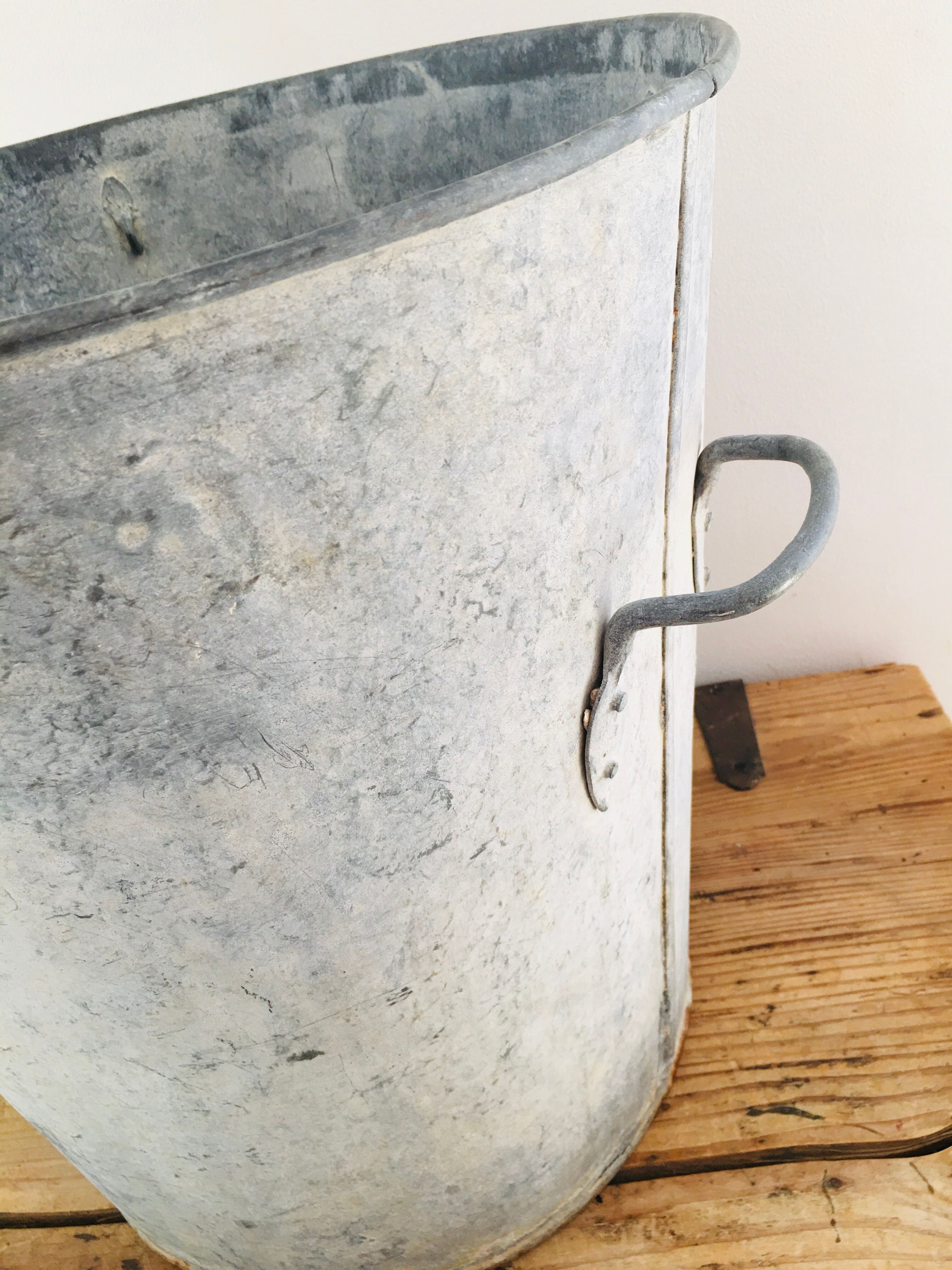 Zinc bucket