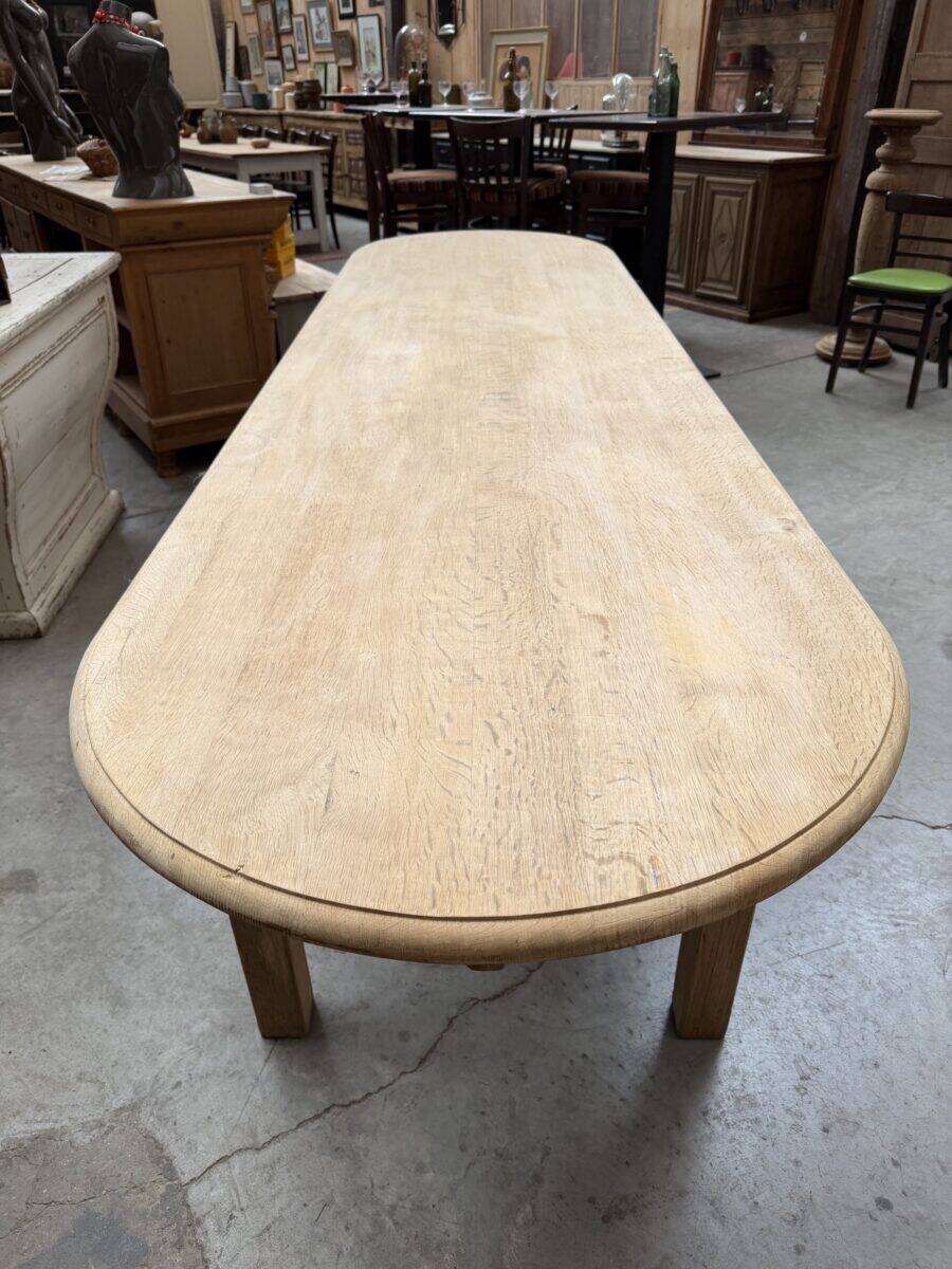Grande table de communauté en chêne massif