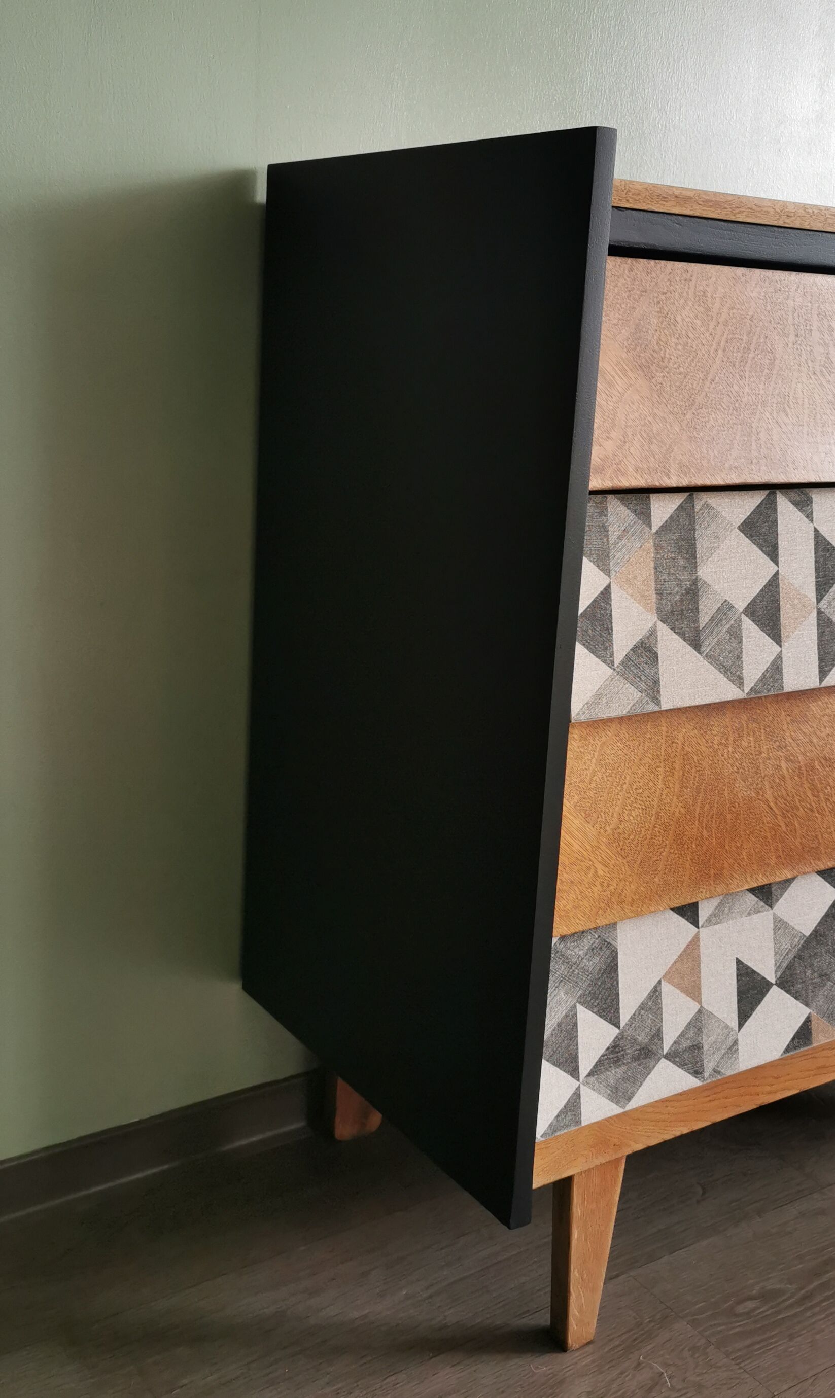 Vintage chest of drawers