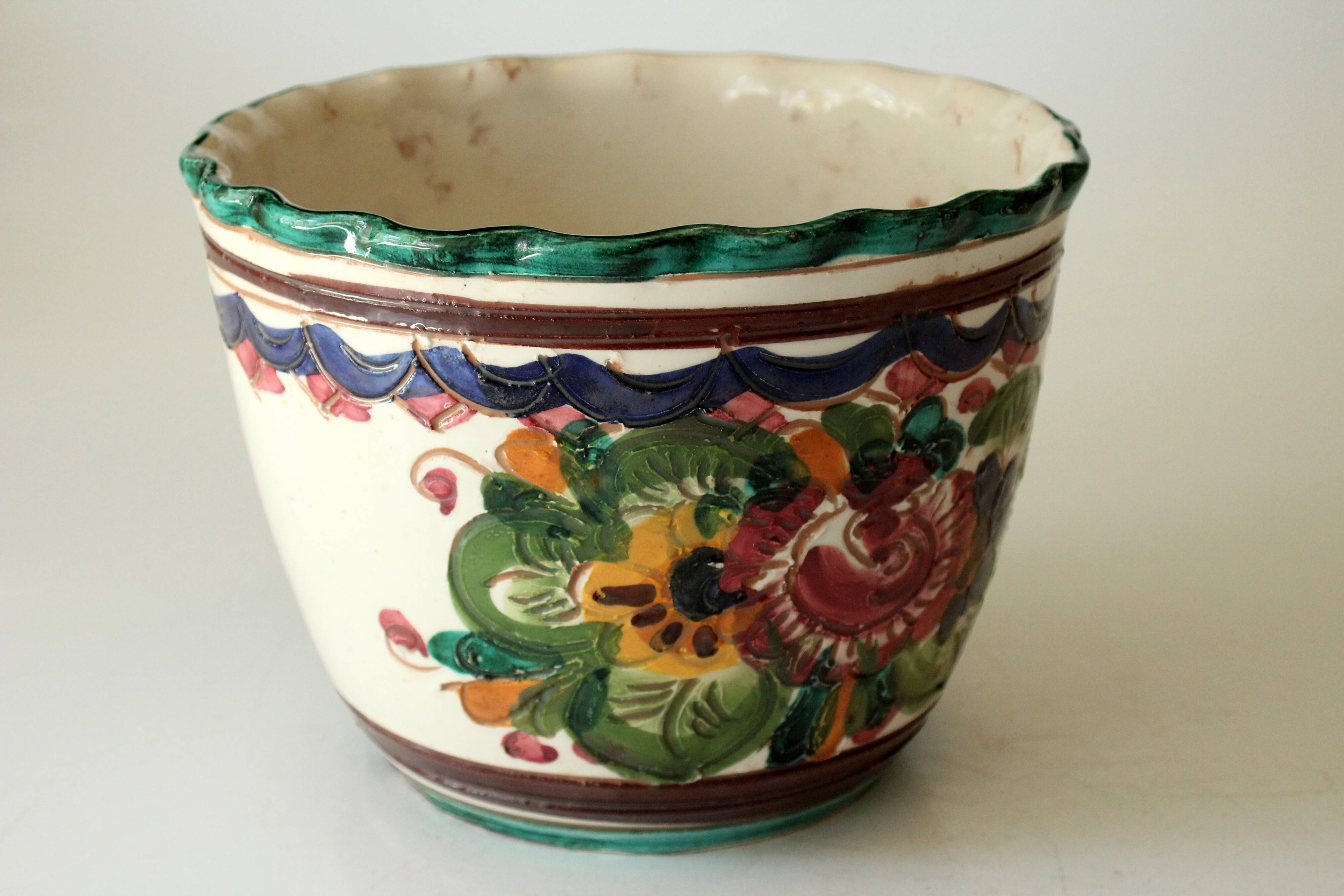 Ceramic planter with a wavy edge - vintage