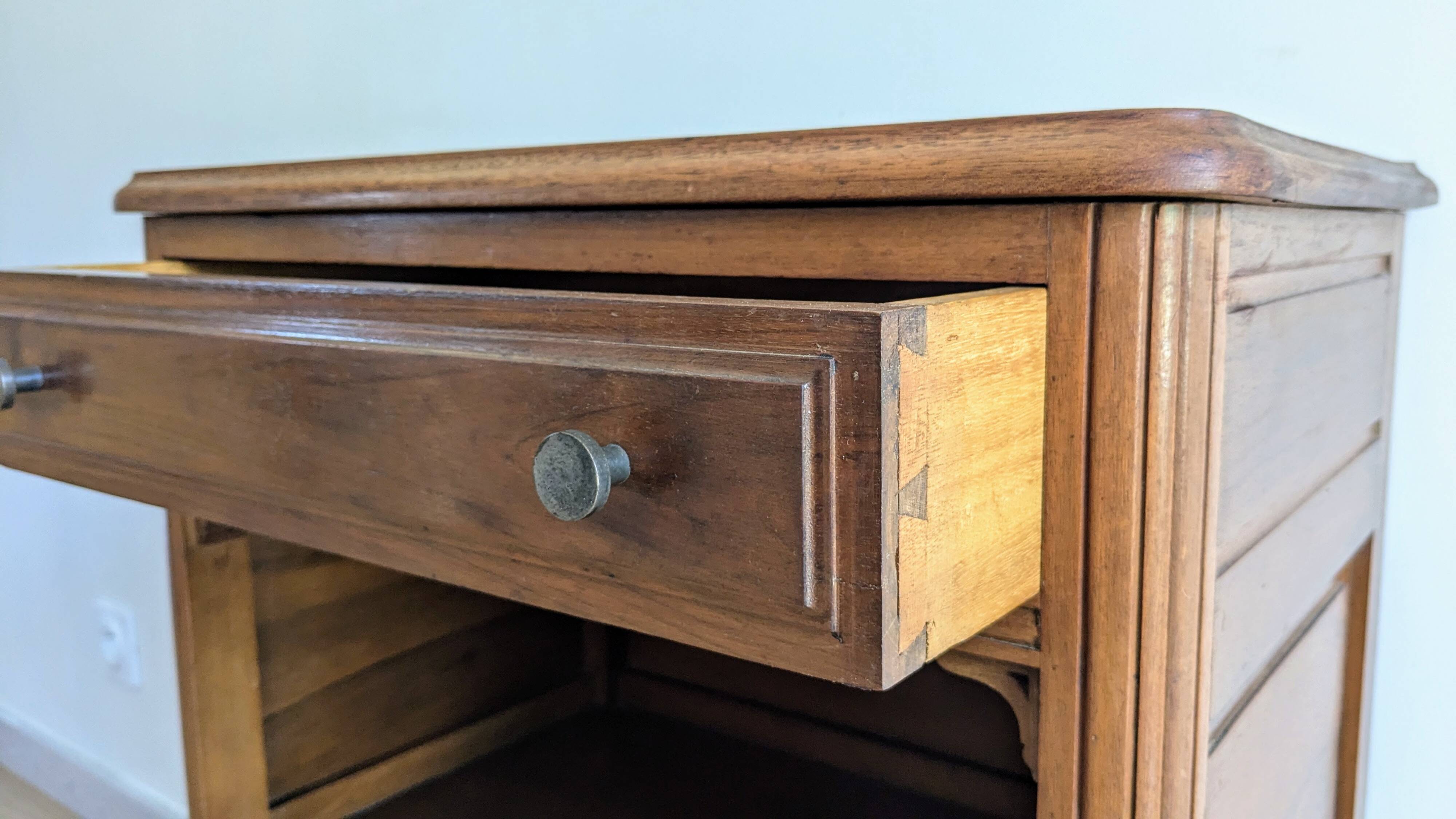 Petit meuble art déco en bois massif