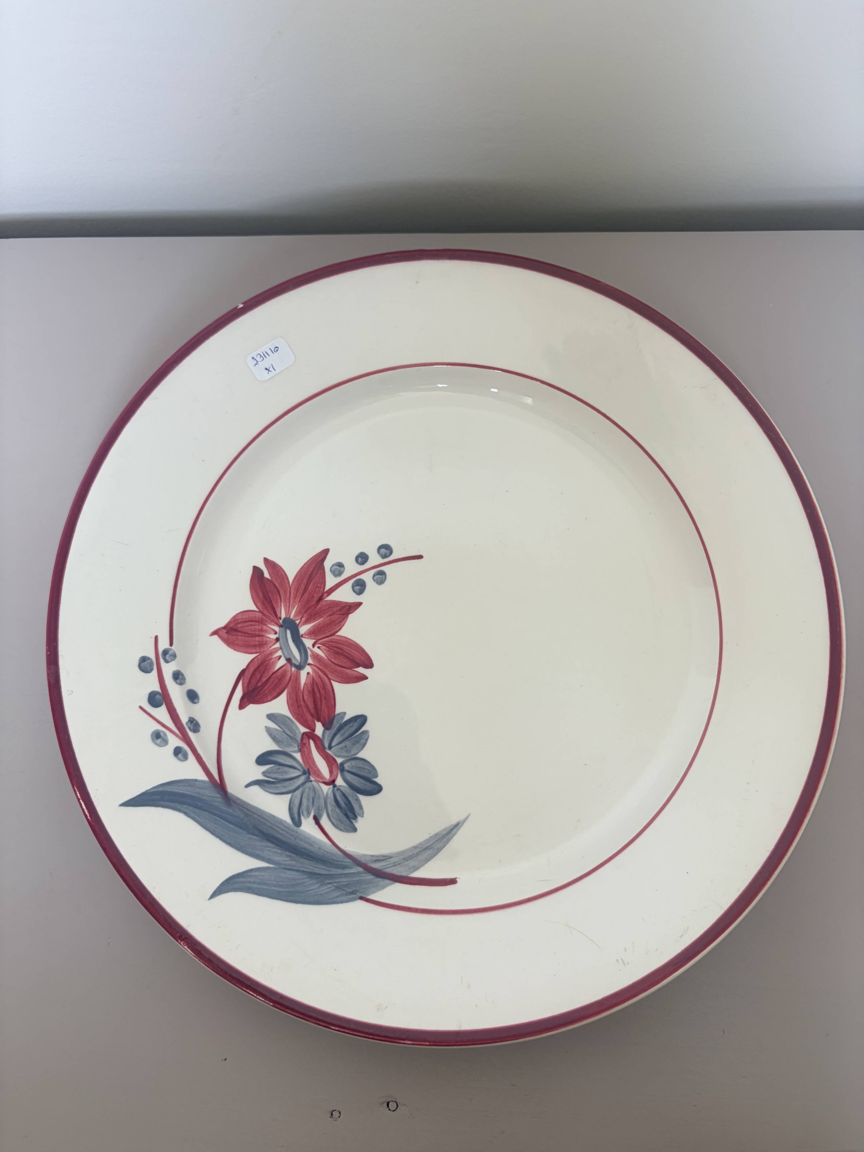 Vintage round plate from Gien model Jeannette 231110.