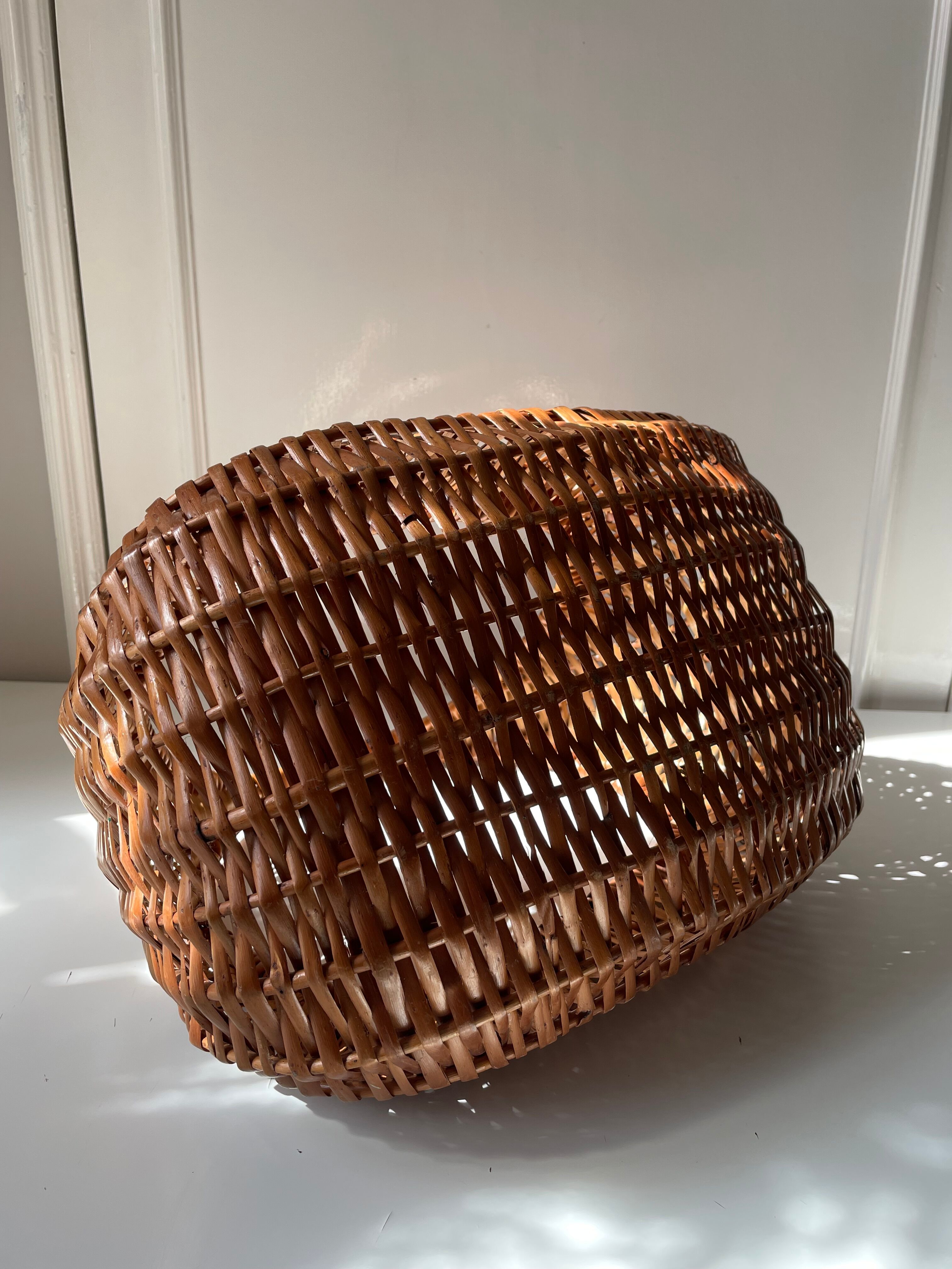 Wicker gondola basket