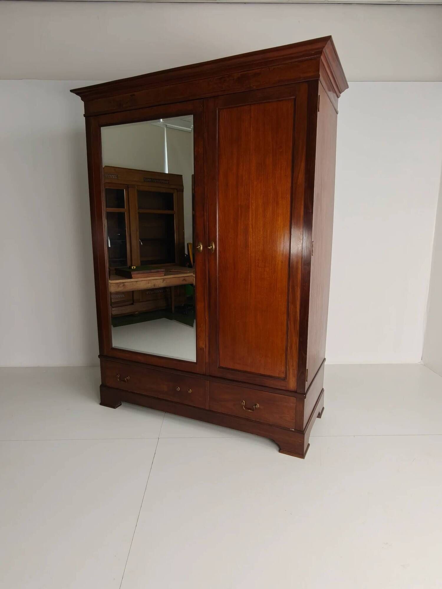 High-quality late 19th-century mahogany wardrobe by H. Pander & Zonen