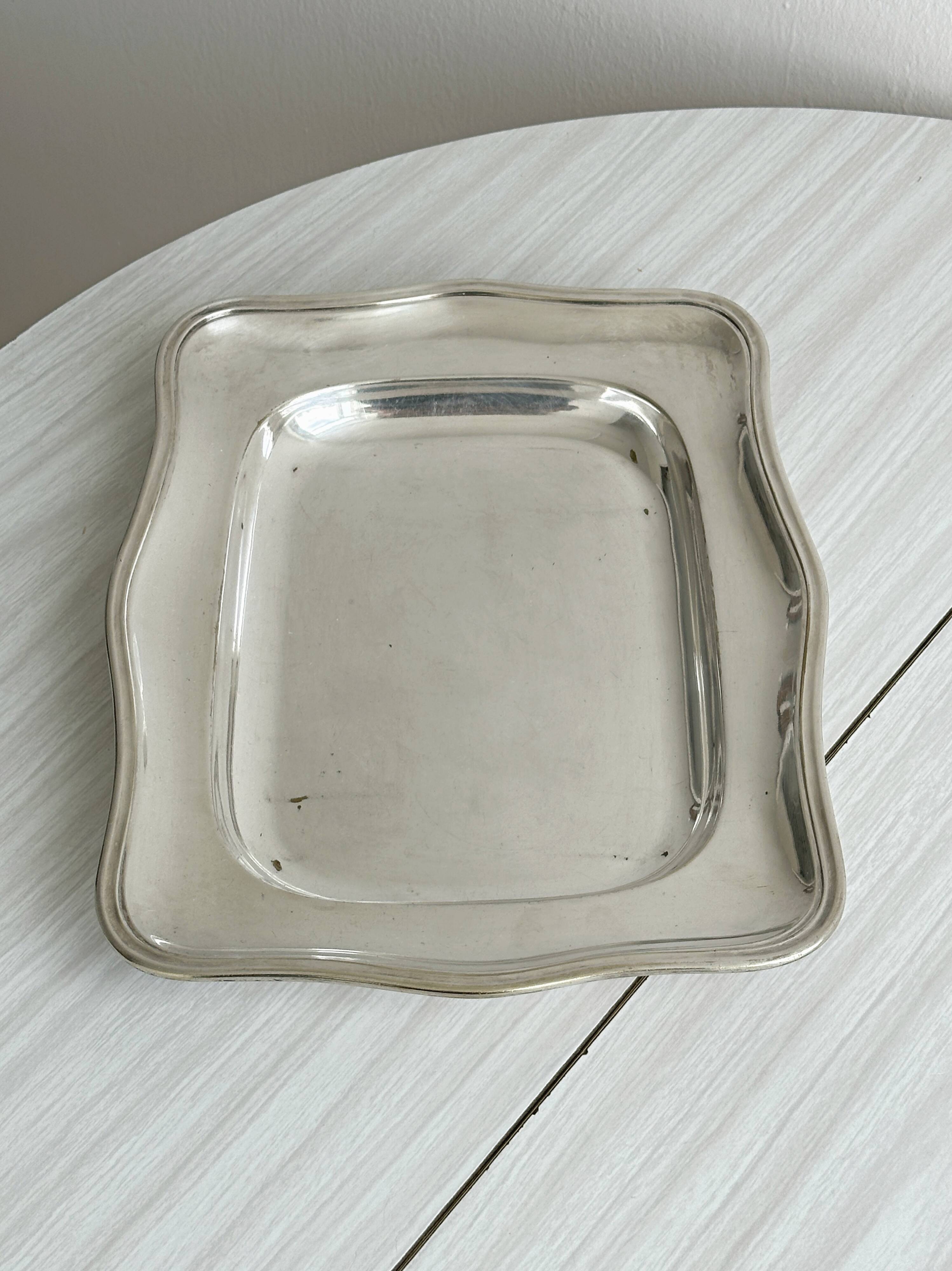 Plat de service en métal argenté
