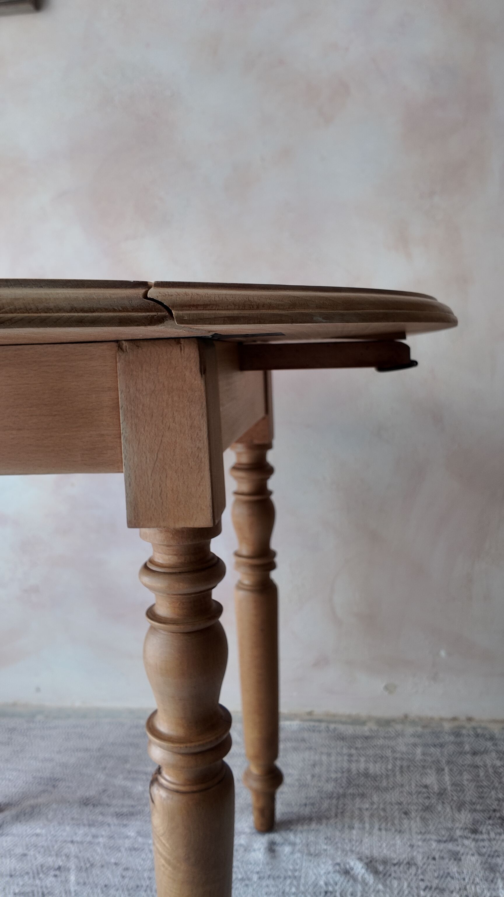 Small round beech drop-leaf table - soft country spirit