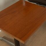 Space Age waiting bench by Drabert