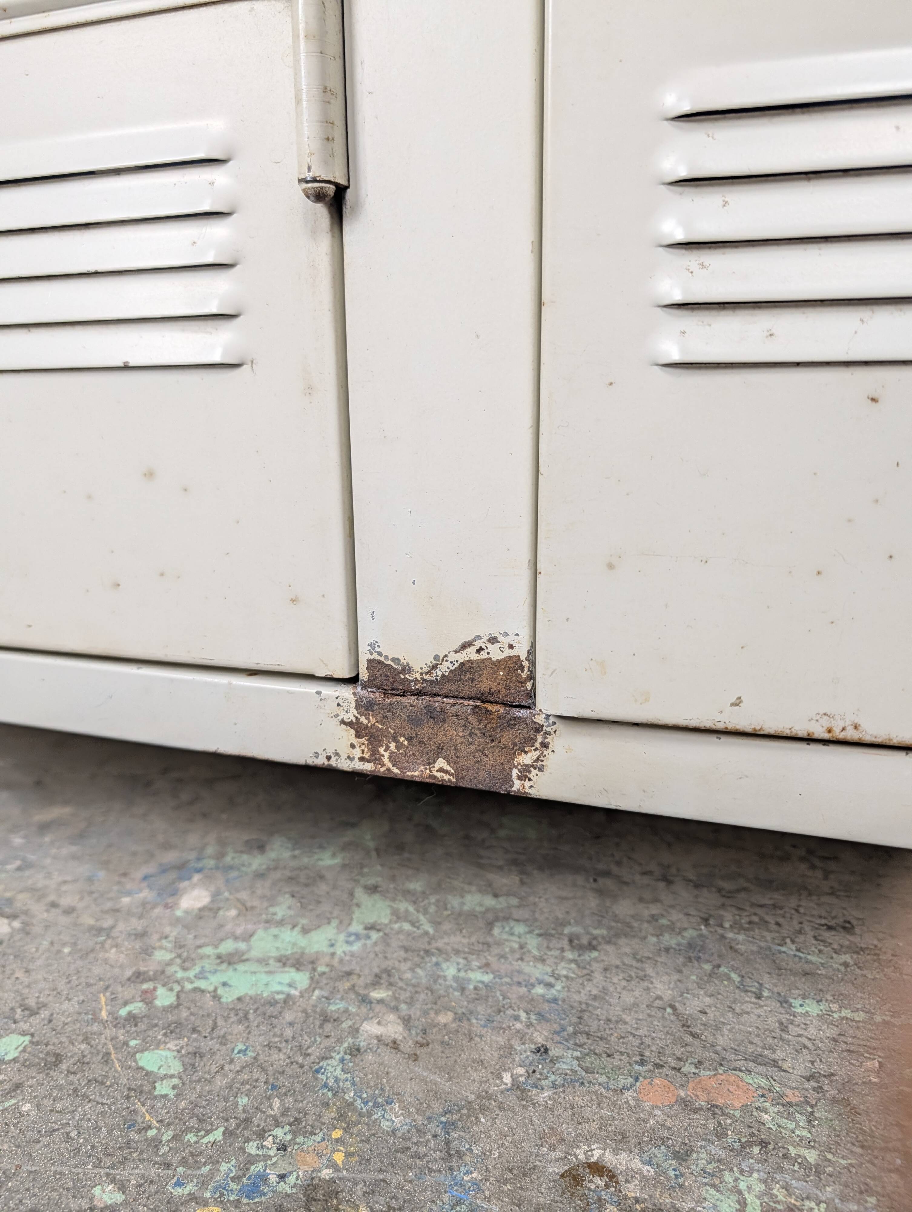 Metal industrial cloakroom