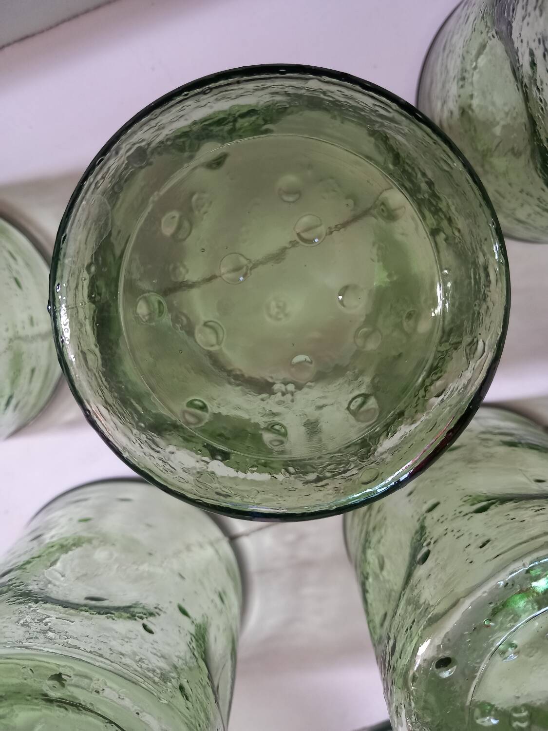 Carafe and 8 old glasses in bubble molded glass