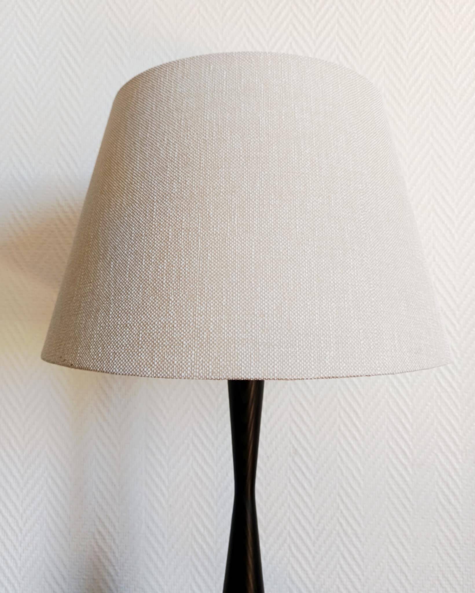 Lampe diabolo en bois noirci