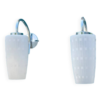 Paire d'appliques en inox et tulipes en verre blanc vintage seventies LAMP-6036