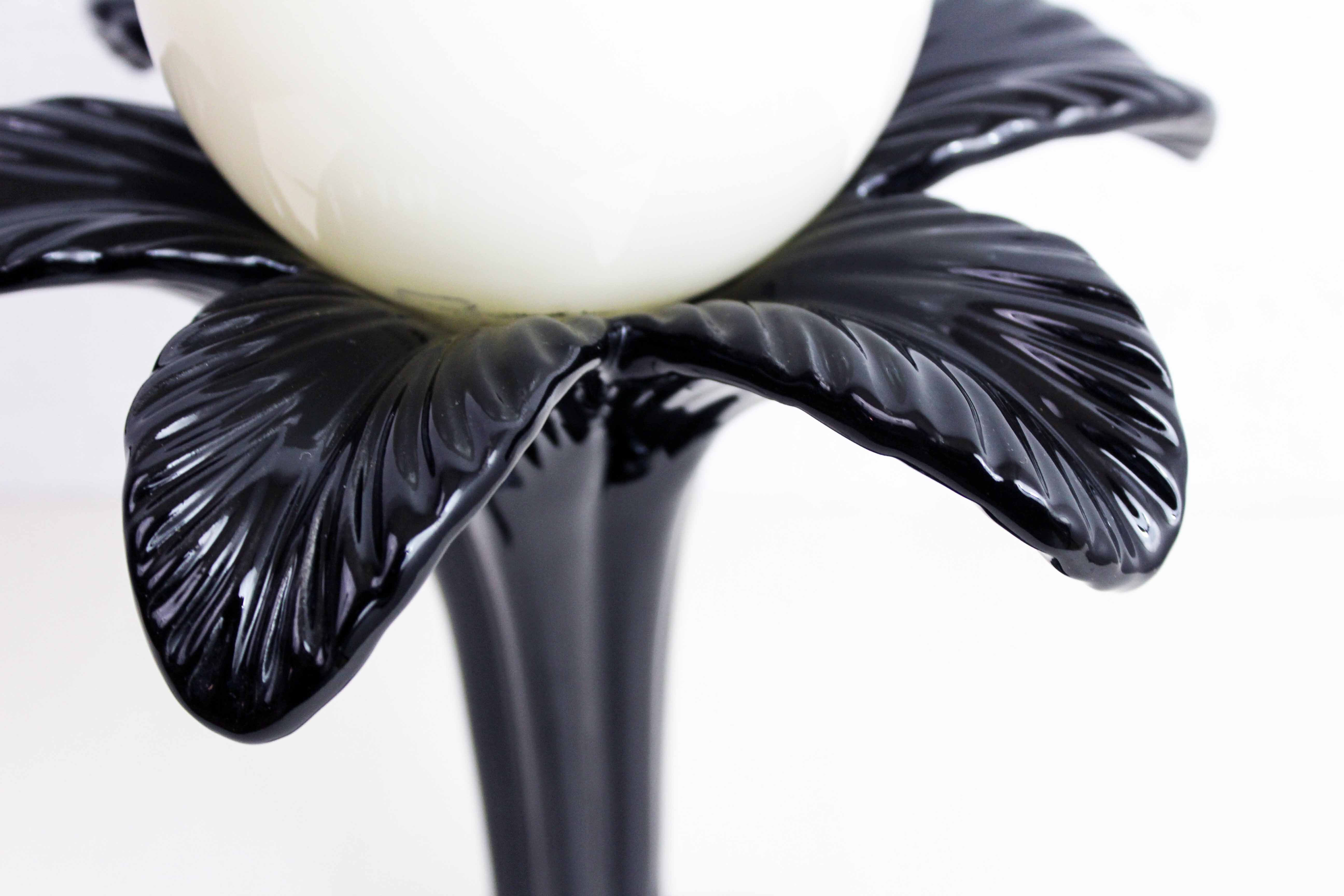 Lampe "palmier" en faïence et verre opalin